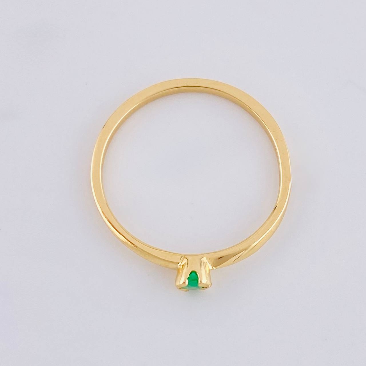 Anillo Solitario Cuatro Garras Esmeralda 6pts 1.55g / T6 3/4 Oro Amarillo 18K