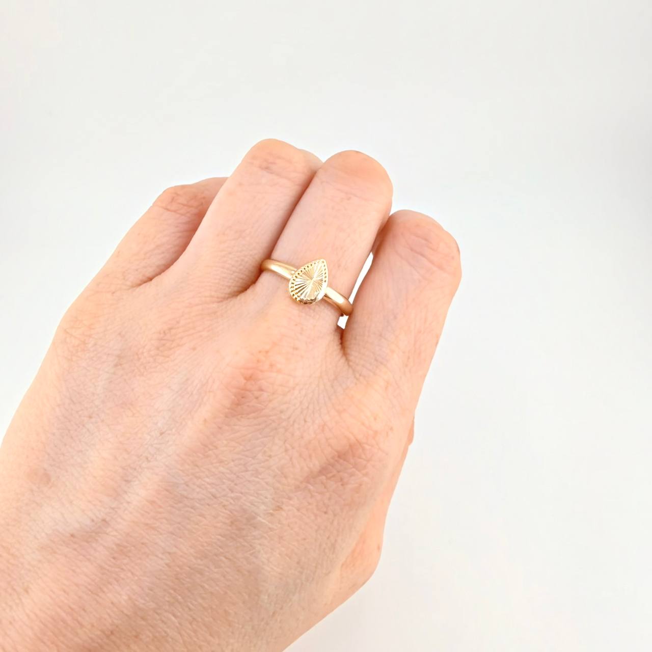Anillo Gota Diamantada 0.95g / T5 1/4 Oro Amarillo 18K