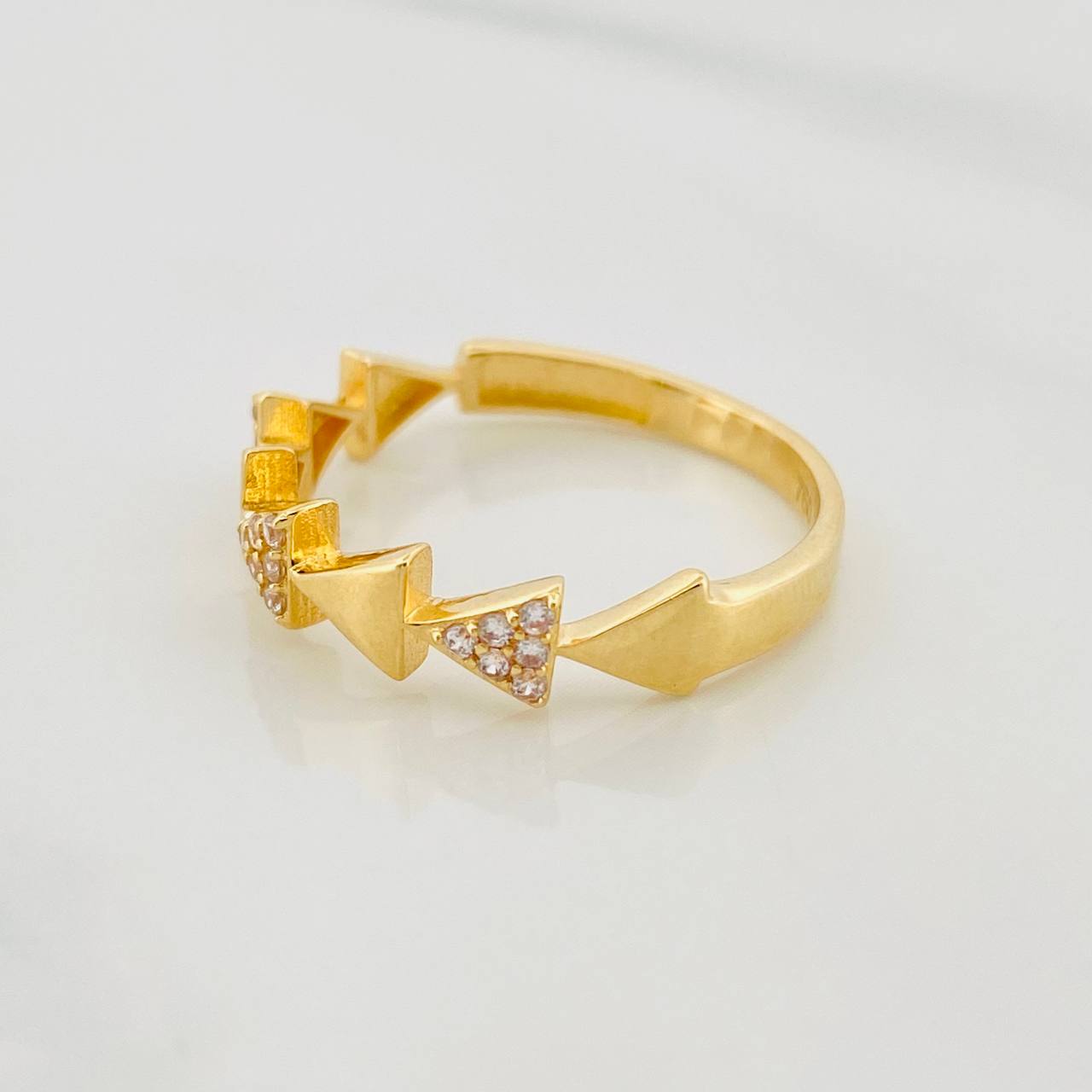 Anillo Triángulos 2.15g / T7 Oro Amarillo 18K