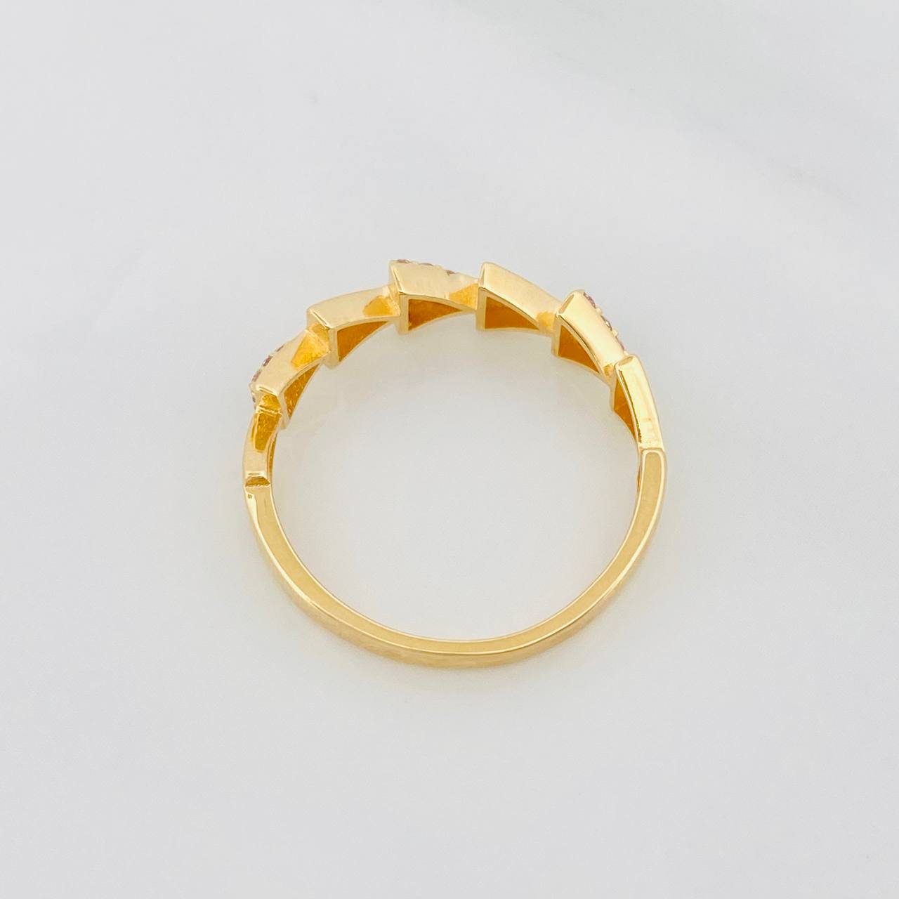 Anillo Triángulos 2.15g / T7 Oro Amarillo 18K
