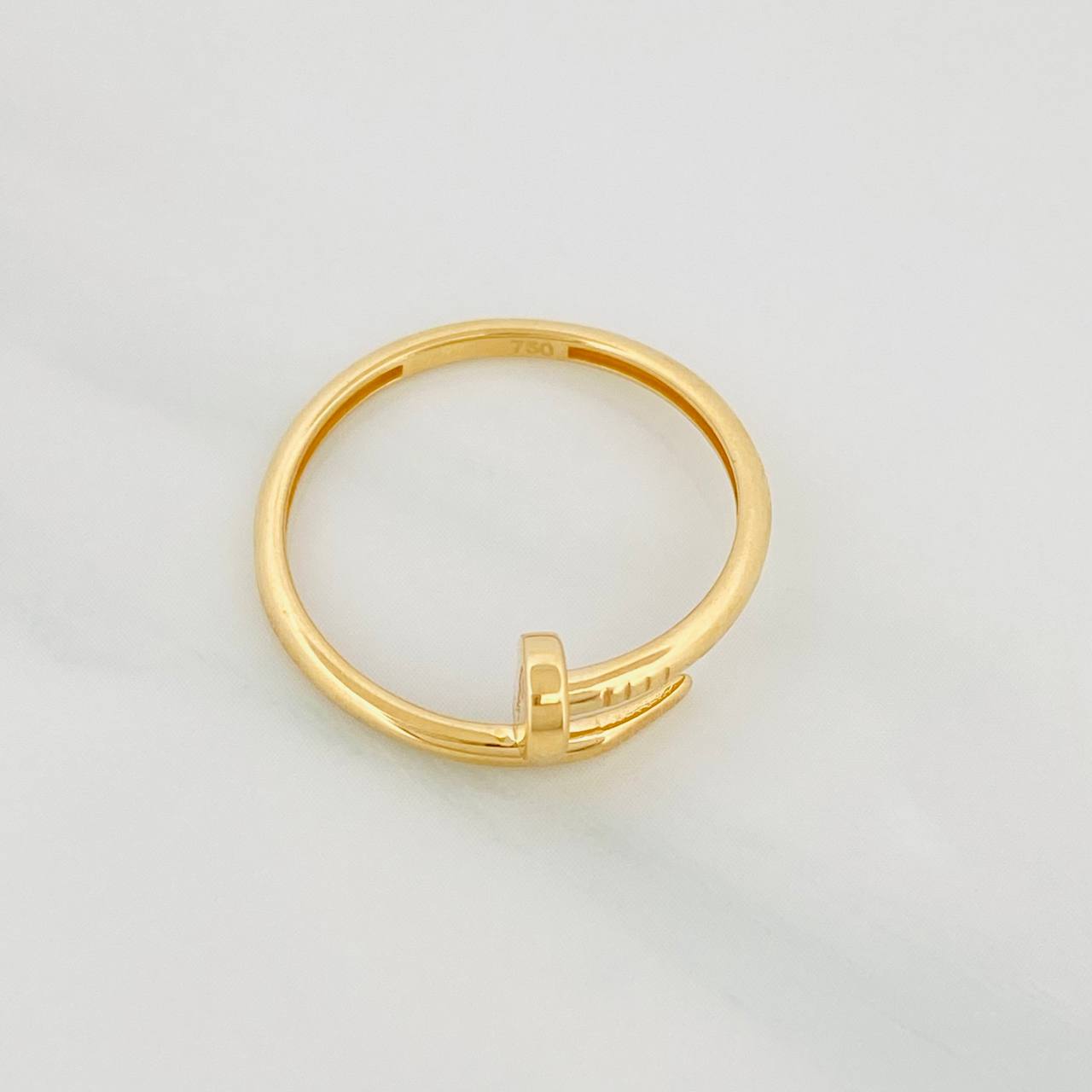 Anillo Clavo 1.45g / T7 Oro Amarillo 18K