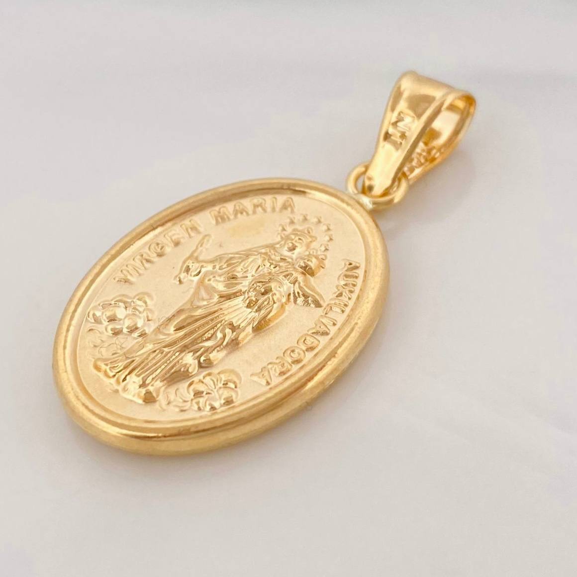 Dije Virgen Auxiliadora 2.3g / 3.7cm Oro Amarillo 18K