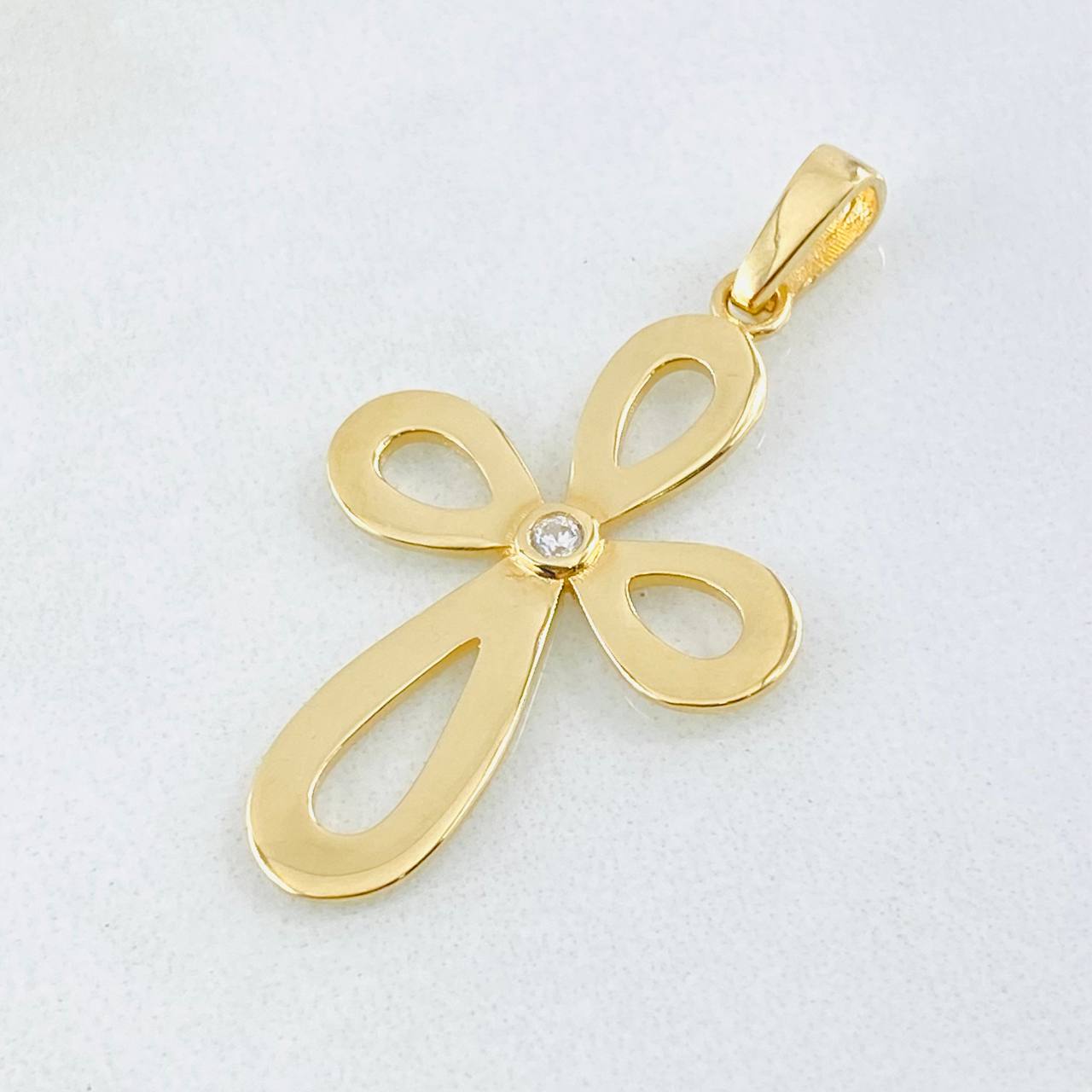 Dije Cruz Floreada 2.7gr / 3.7cm / Oro Amarillo 18K