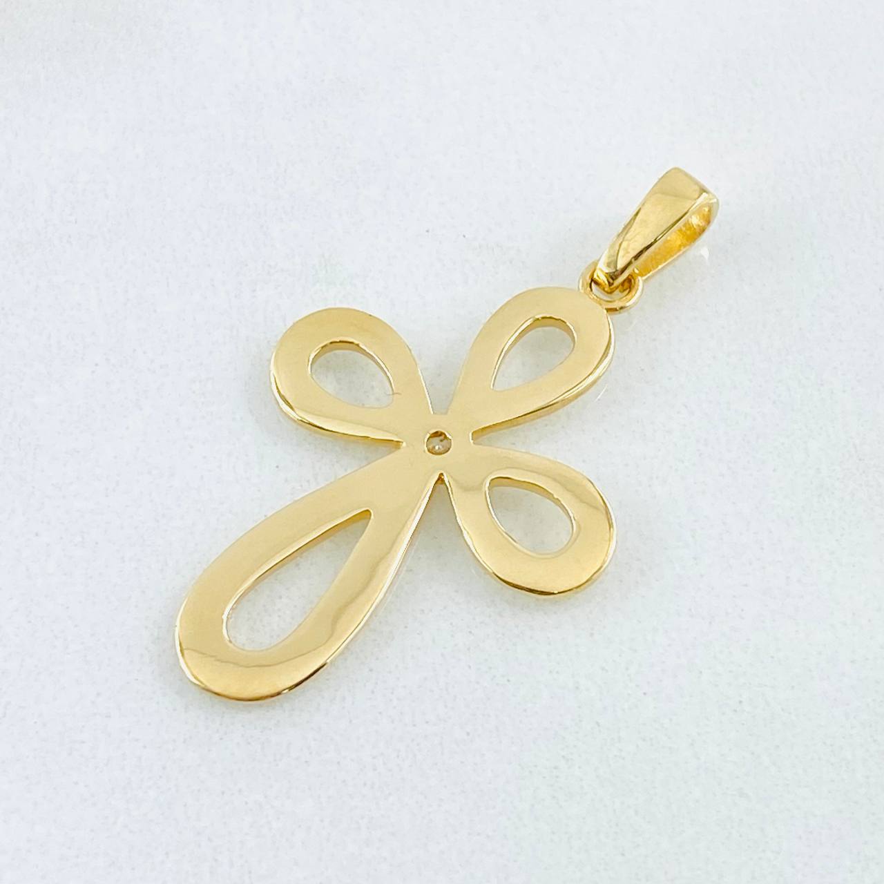 Dije Cruz Floreada 2.7gr / 3.7cm / Oro Amarillo 18K