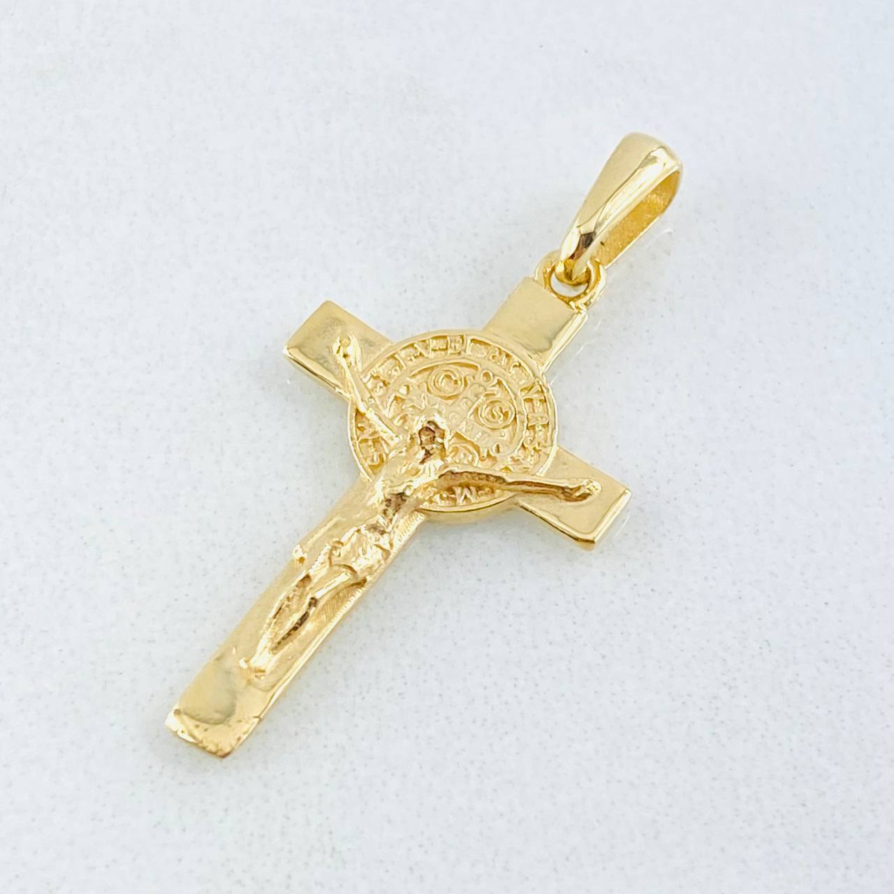 Dije Cruz San Benito 1.9gr / 3cm / Oro Amarillo 18K