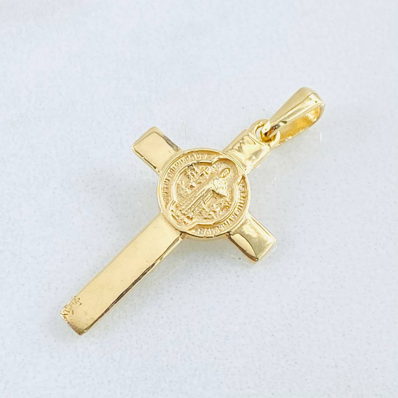 Dije Cruz San Benito 1.9gr / 3cm / Oro Amarillo 18K