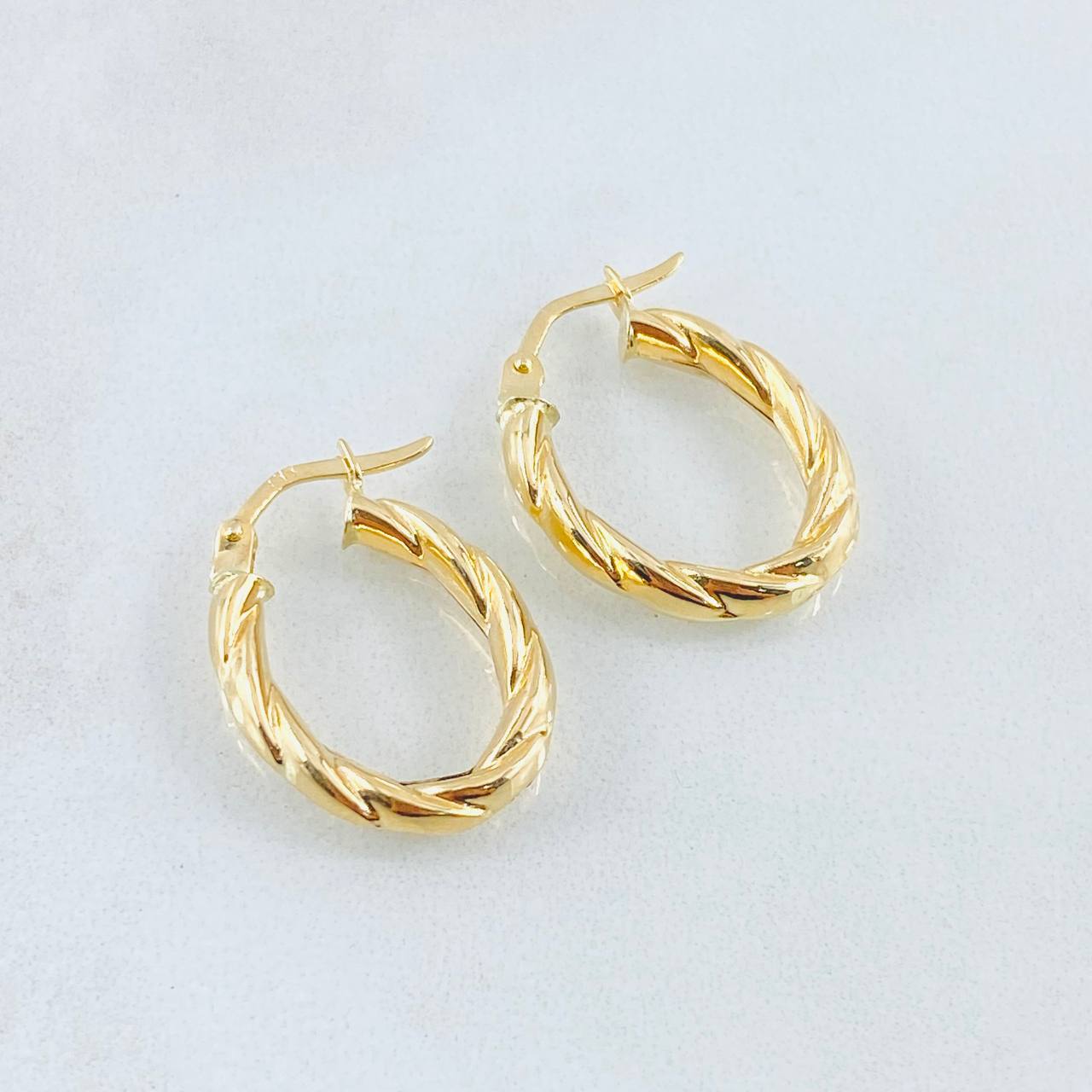 Candongas Mary Ovaladas 1.85gr / 2.1cm / Oro Amarillo 18K ©