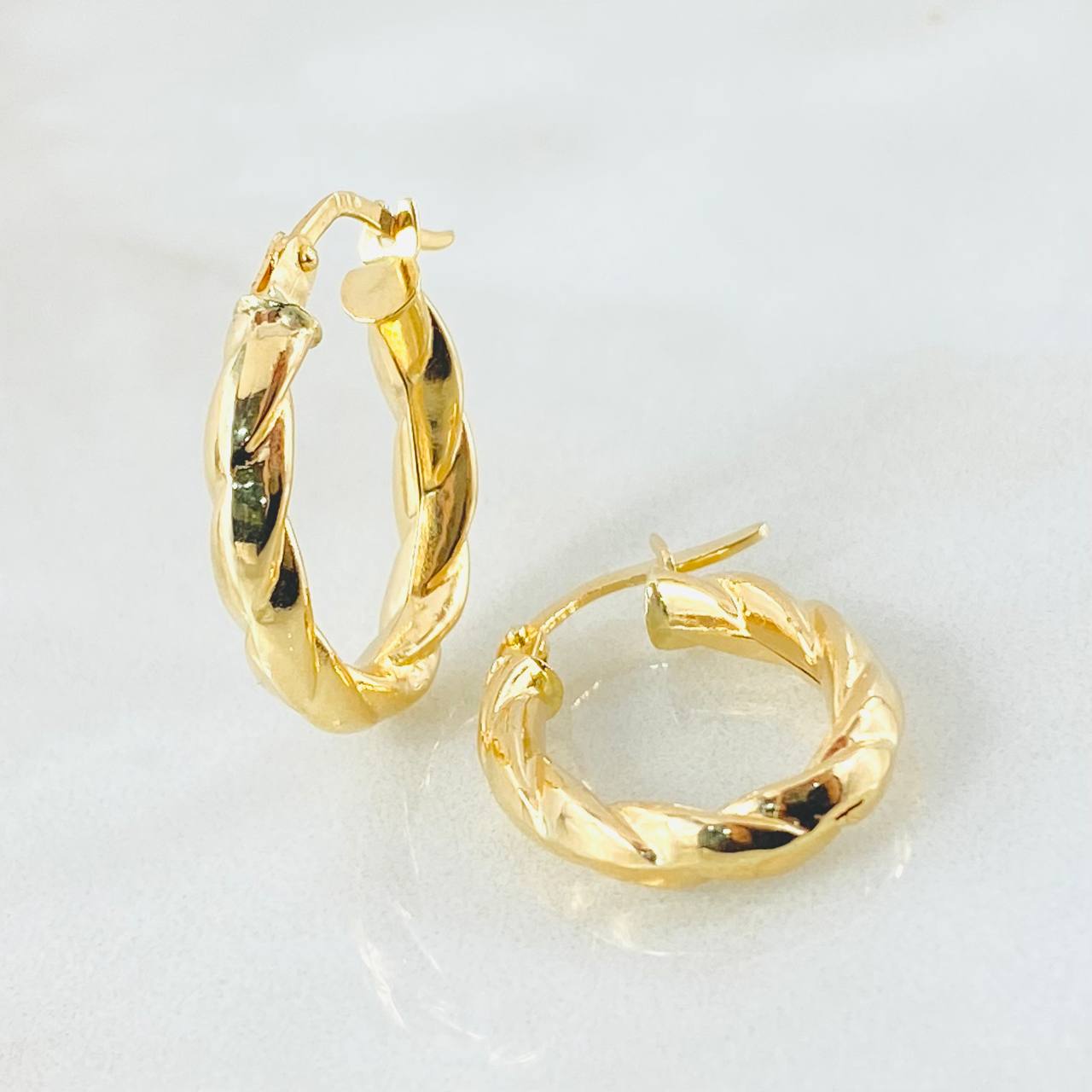 Candongas Mary Ovalada 2.05gr / 2cm / Oro Amarillo 18K ©