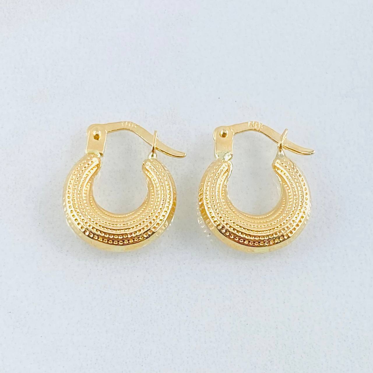 Candongas Meza Punteada 1.2gr / 1.5cm / Oro Amarillo 18K *