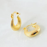 Candongas Meza Punteada 1.15gr / 1.5cm / Oro Amarillo 18K *