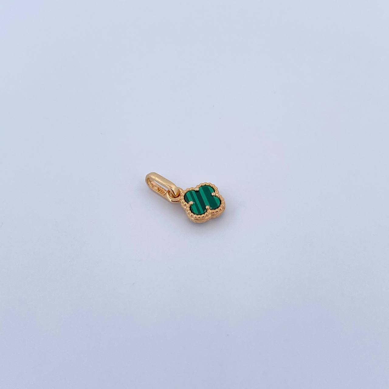 Dije Trebol 0.75gr / 1.5cm / Malaquita Verde Oro Amarillo 18K &