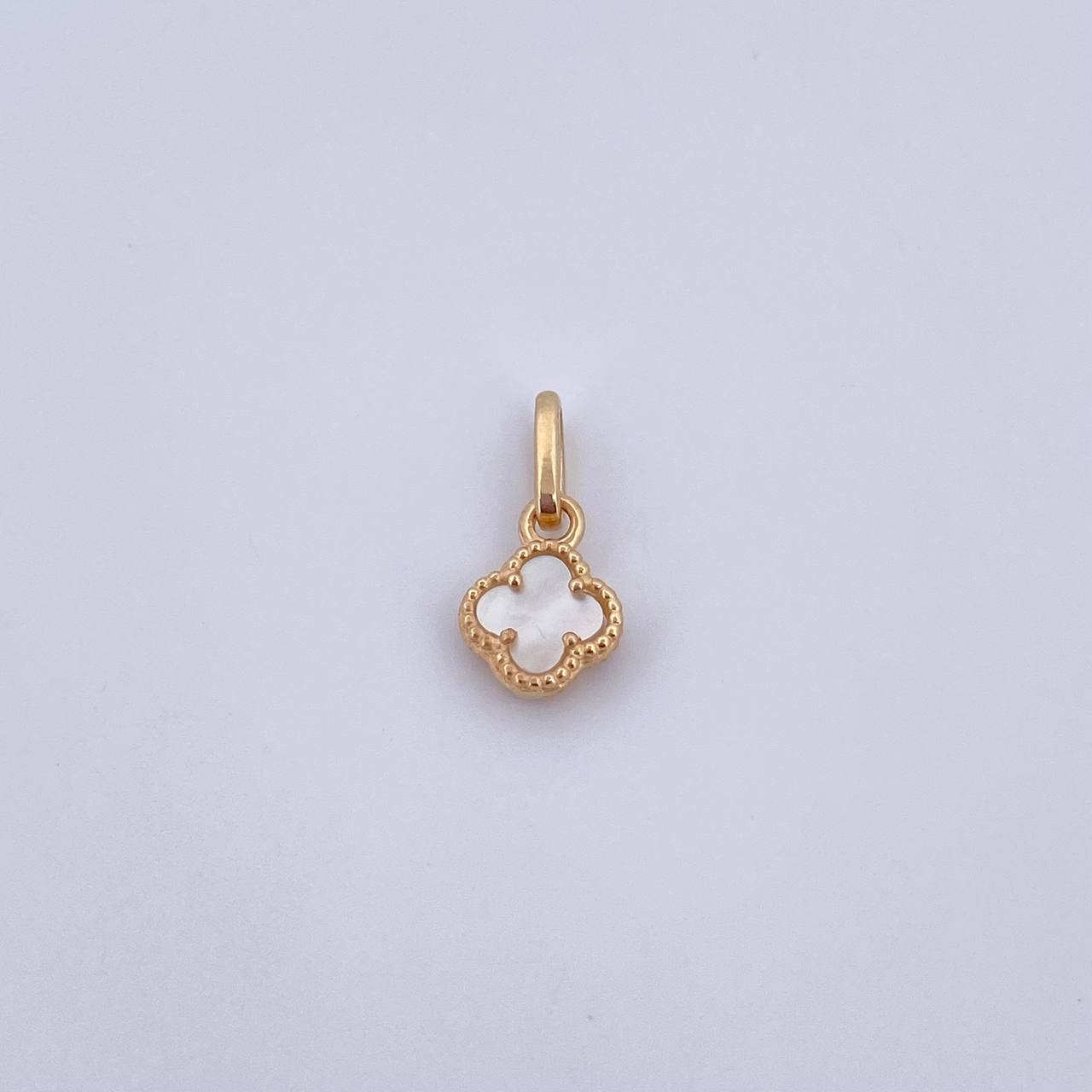 Dije Trebol 0.8gr / 1.5cm / Nacar Blanco Oro Amarillo 18K &