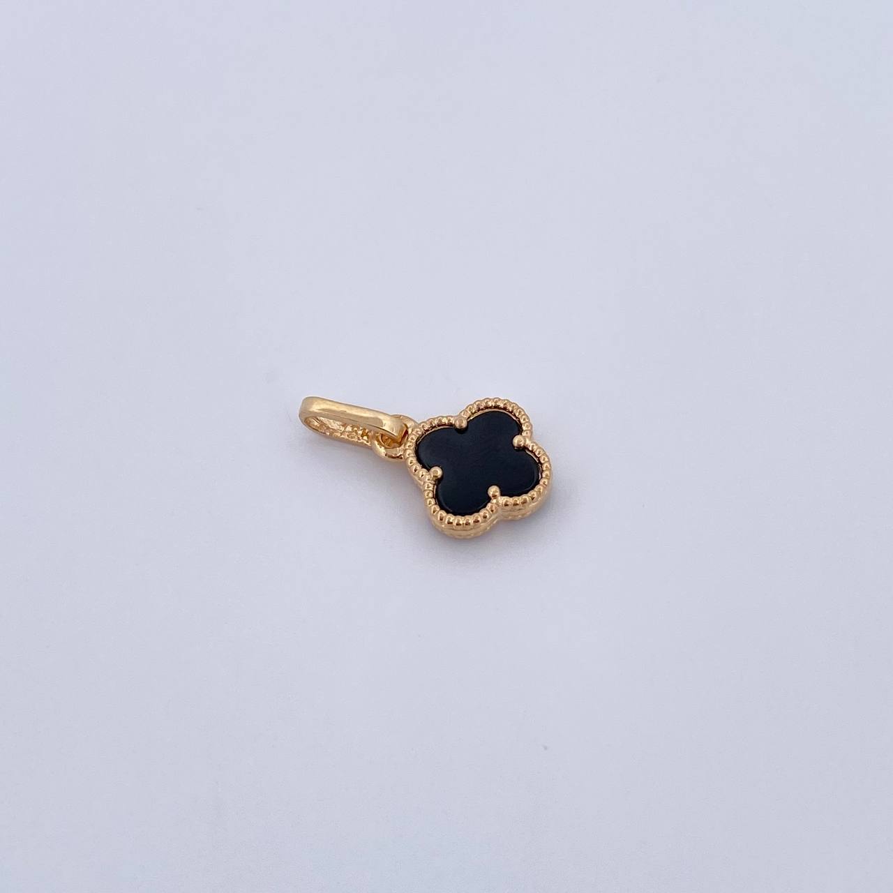 Dije Trebol 1gr / 1.7cm / Onix Negra Oro Amarillo 18K &