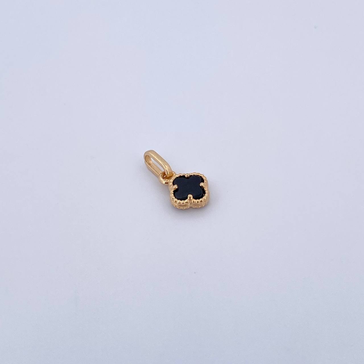 Dije Trebol 0.8gr / 1.5cm / Onix Negra Oro Amarillo 18K &
