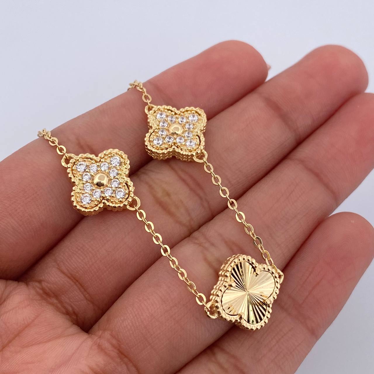 Pulso Aro Seguido Trebol 7.3gr / 20.9cm / 1.3mm Diamantado Circones Blancos Oro Amarillo Nac.Esp. 18K &