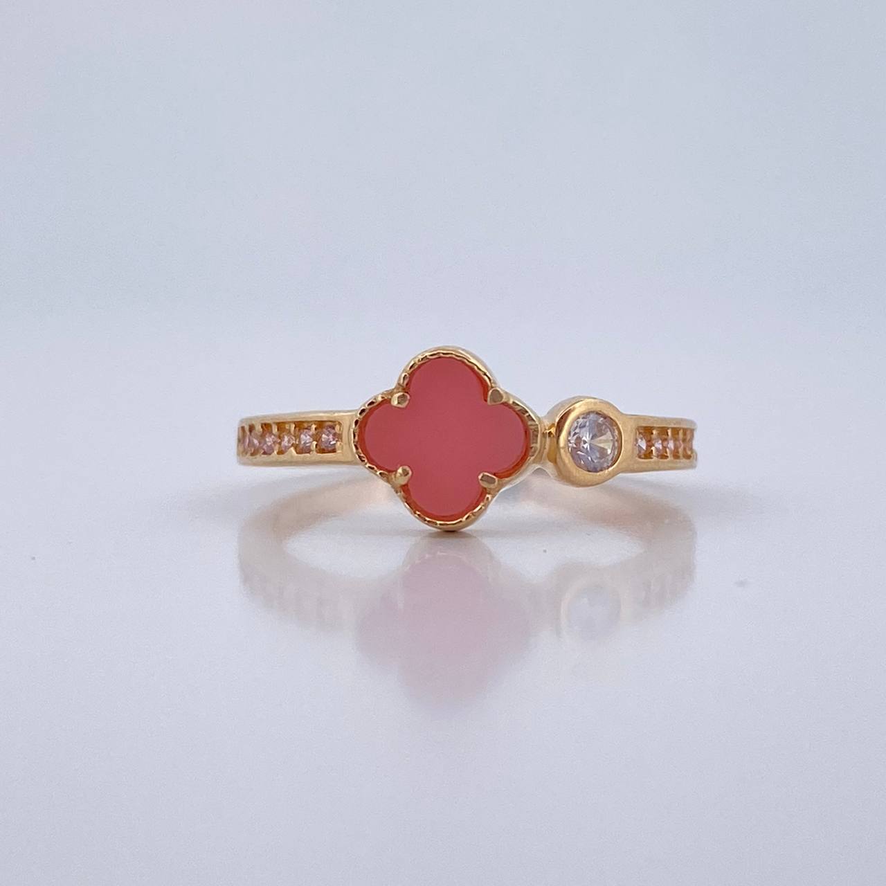 Anillo Trebol 1.95gr / T5 1/2 / Oro 18K $