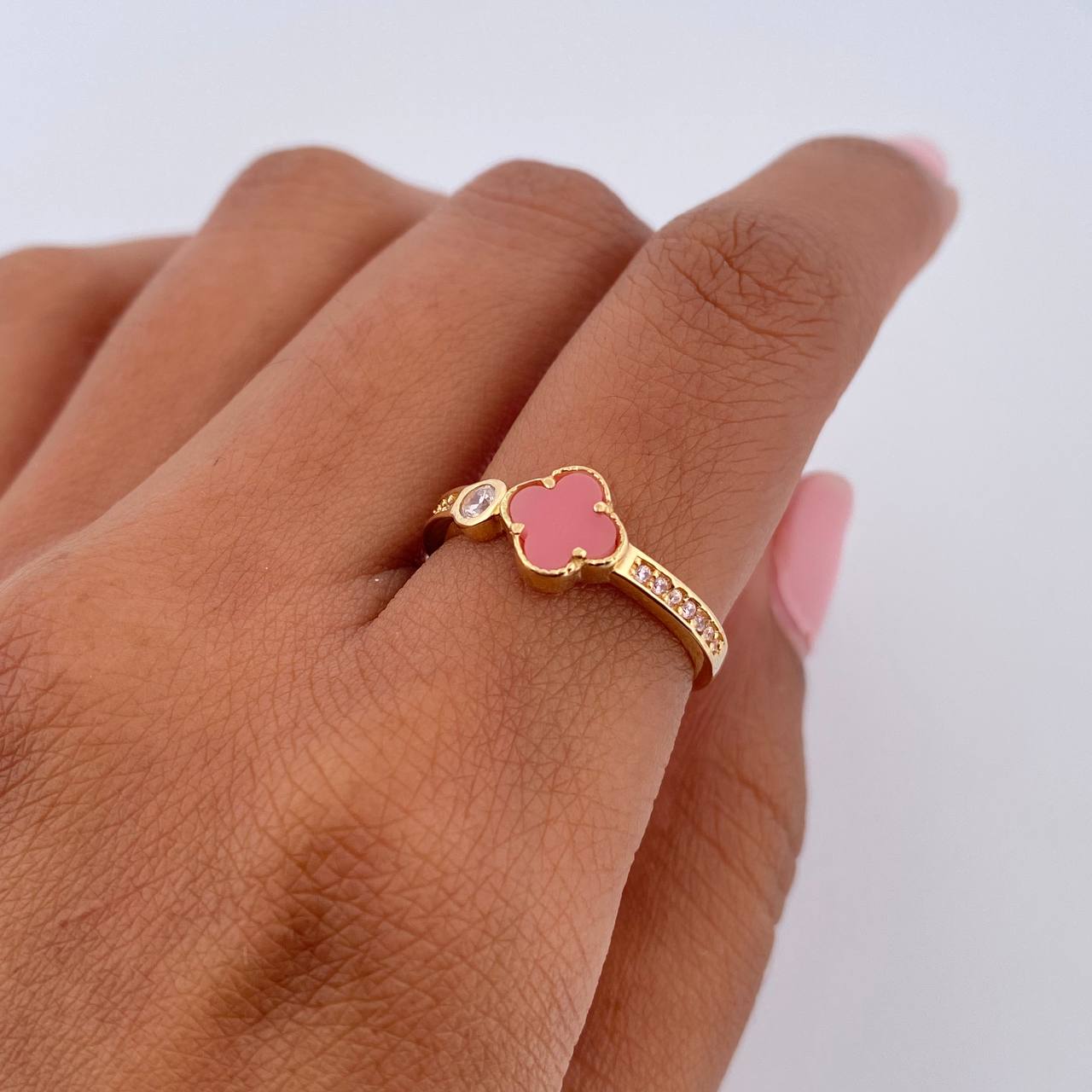 Anillo Trebol 1.95gr / T5 1/2 / Oro 18K $