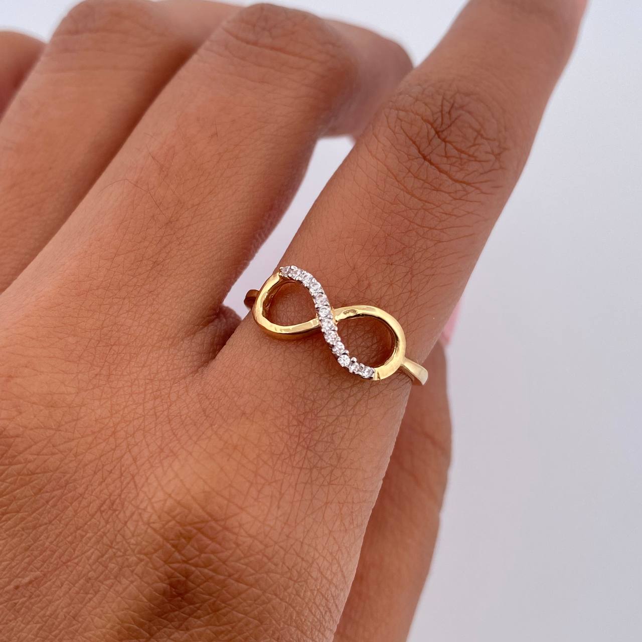 Anillo Infinito 1.55gr / T5 3/4 / Oro 18K $