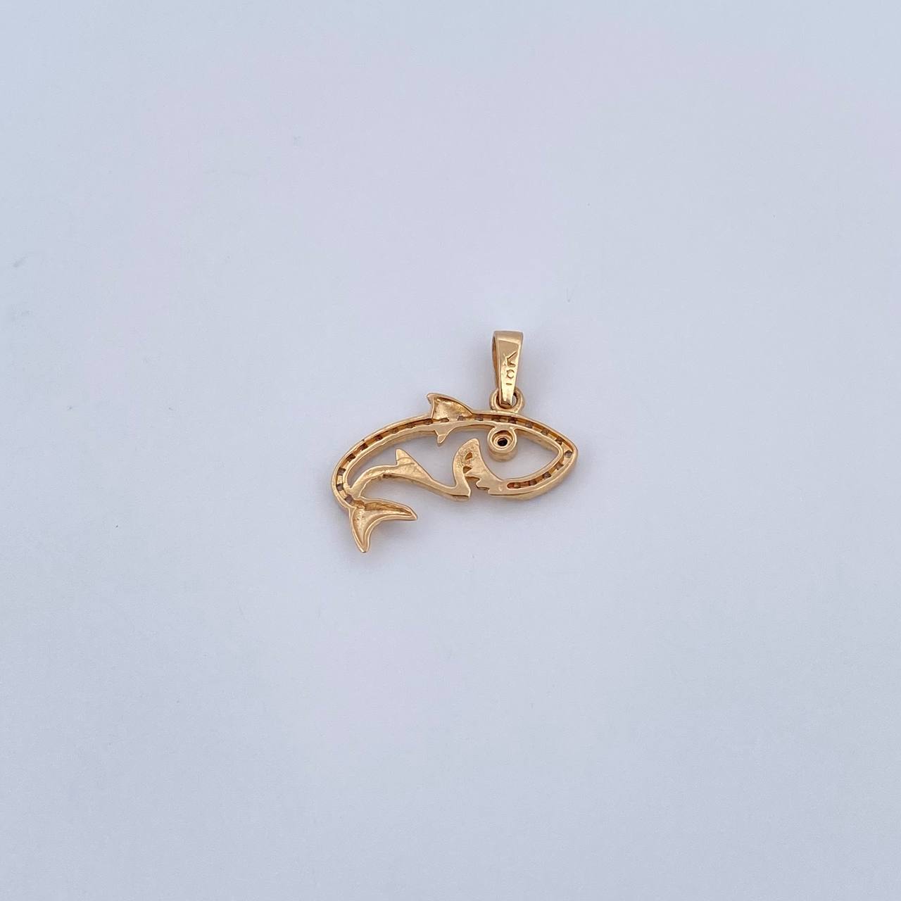 Dije Silueta Tiburon 1.5gr / 2cm / Circones Negro Blancos Oro Amarillo 18K &