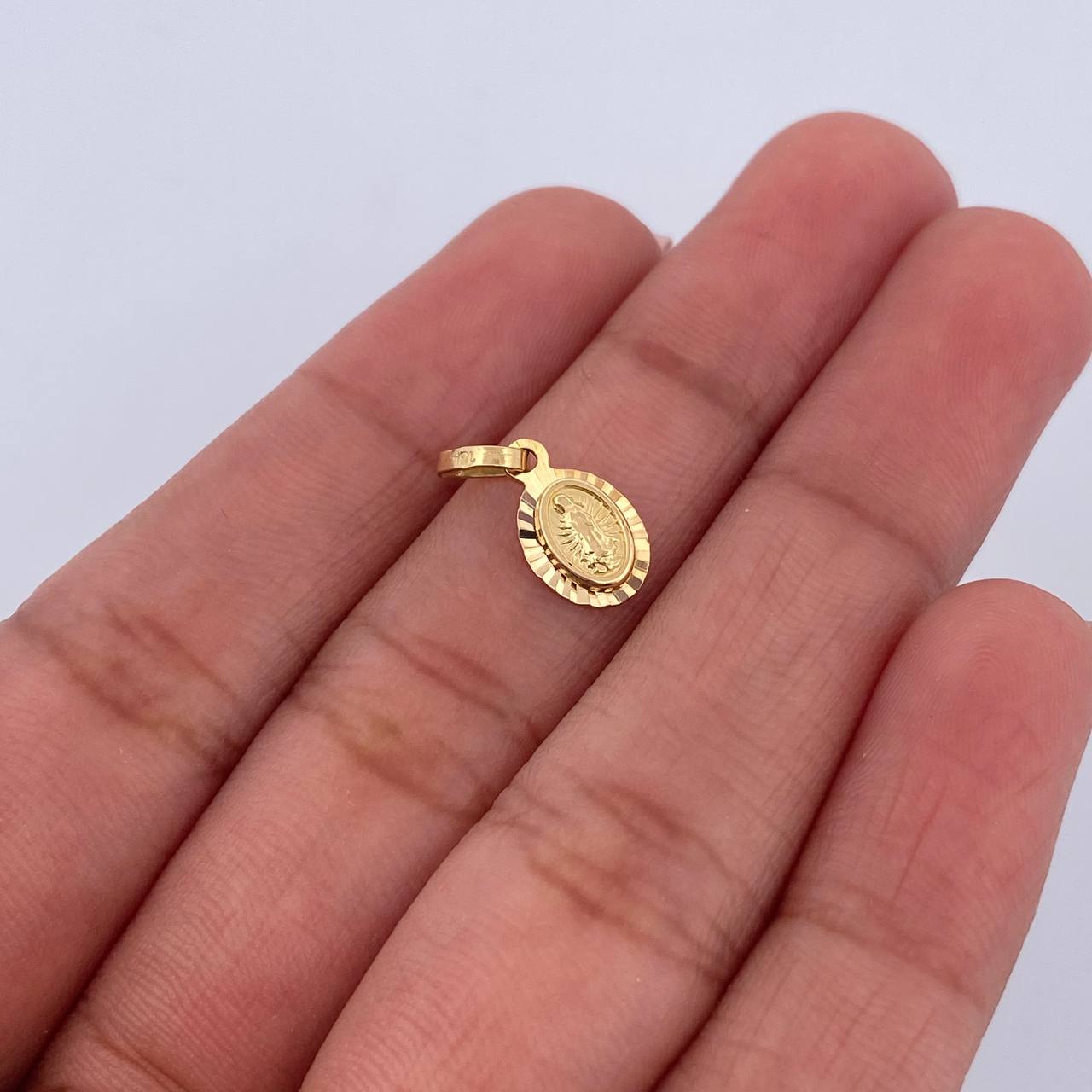 Dije Virgen Guadalupe 0.55gr / 1.4cm / Diamantado Oro Amarillo 18K &