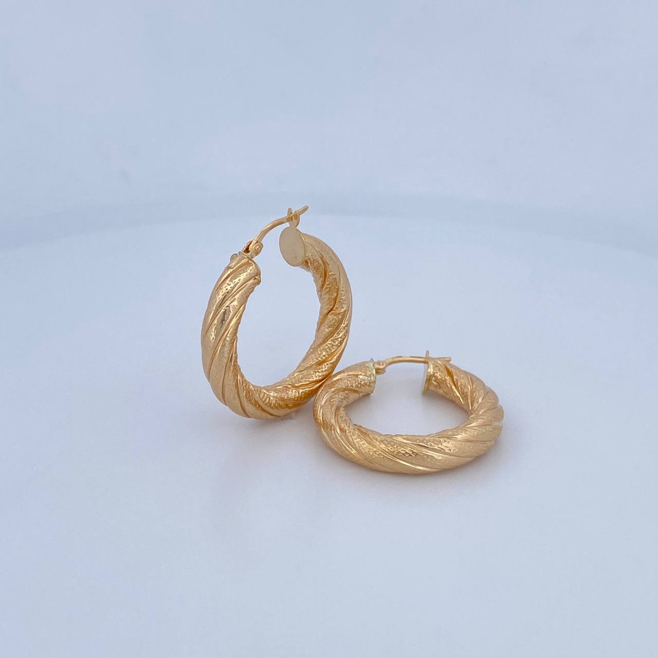 Candongas Anny 5.4gr / 3cm / Punteadas Oro Amarillo 18K &