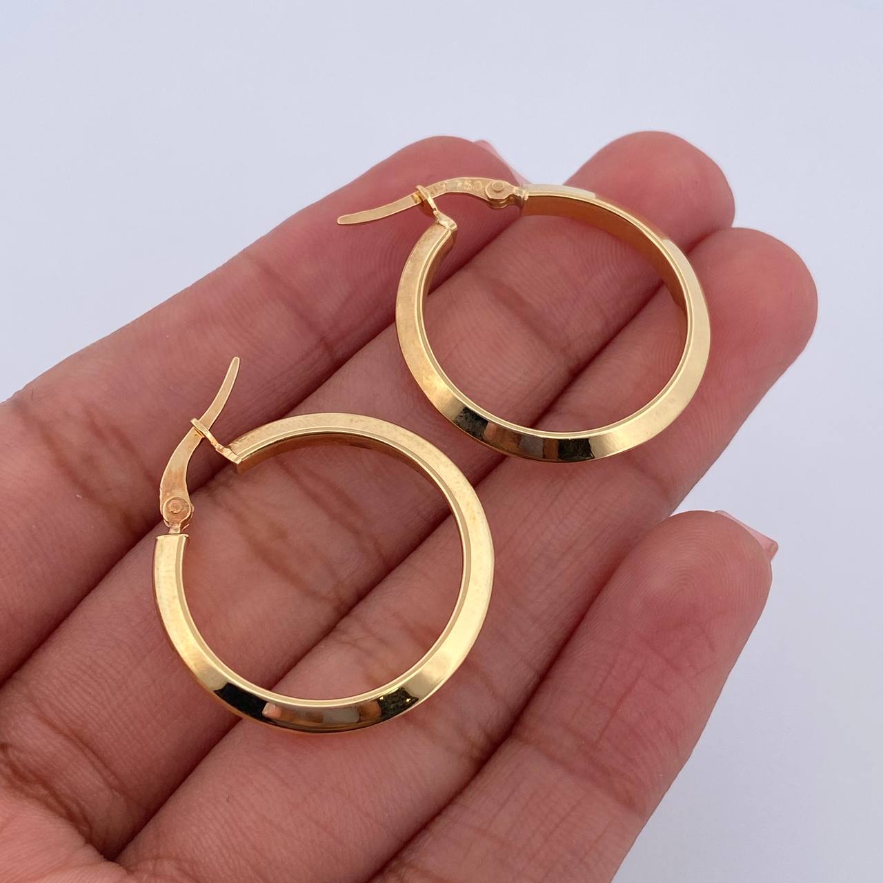 Candongas Clau 1.95gr / 2.7cm / Lisas Oro Amarillo 18K &