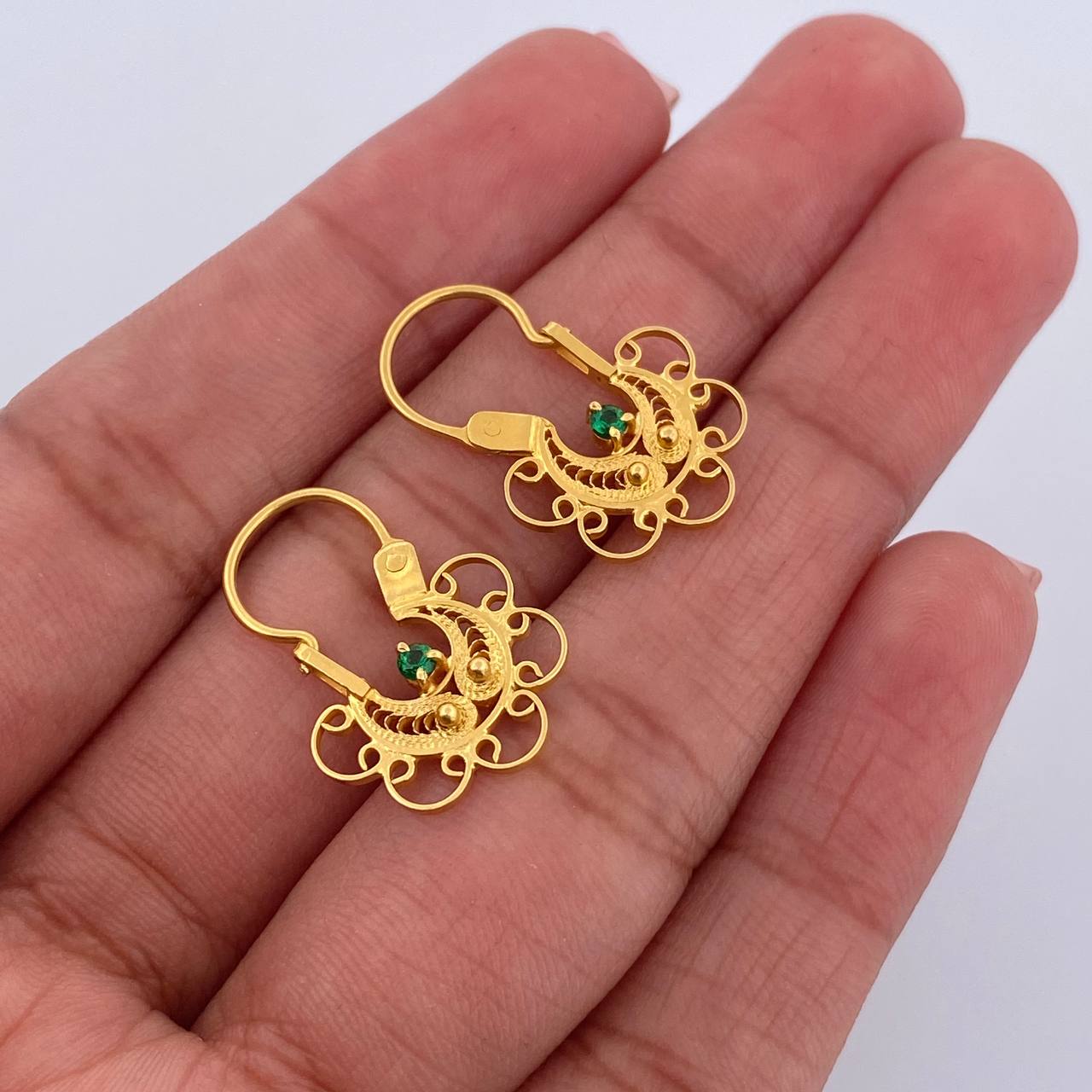 Candongas Reina 2.1gr / 2.2cm / Filigrana Circon Verde Oro Amarillo 18K &