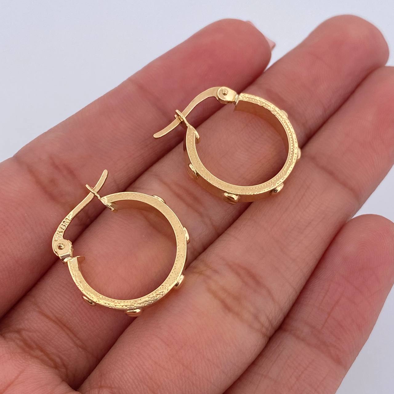 Candongas Tornillo 1.85gr / 1.9cm / Punteadas Oro Amarillo 18K &