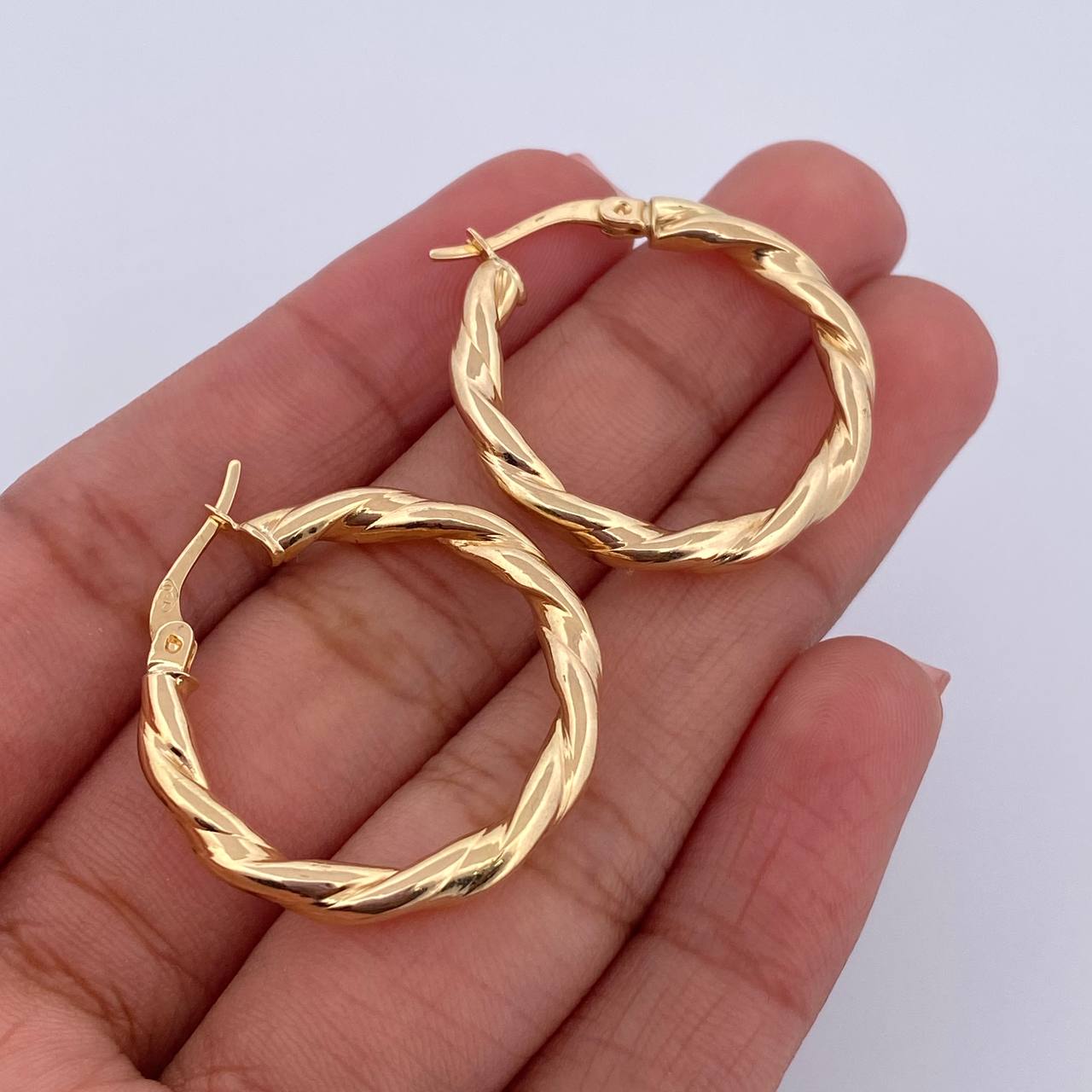 Candongas Gema 3gr / 2.7cm / Entorchada Relieve Oro Amarillo 18K &