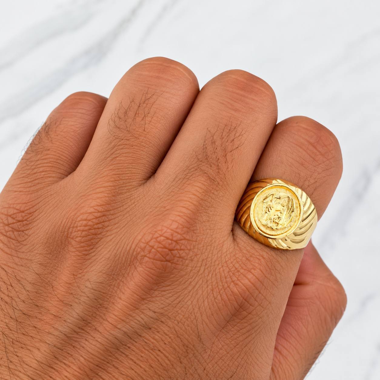 Anillo Sello Jesucristo 3.85g / T9 Oro Amarillo 18K
