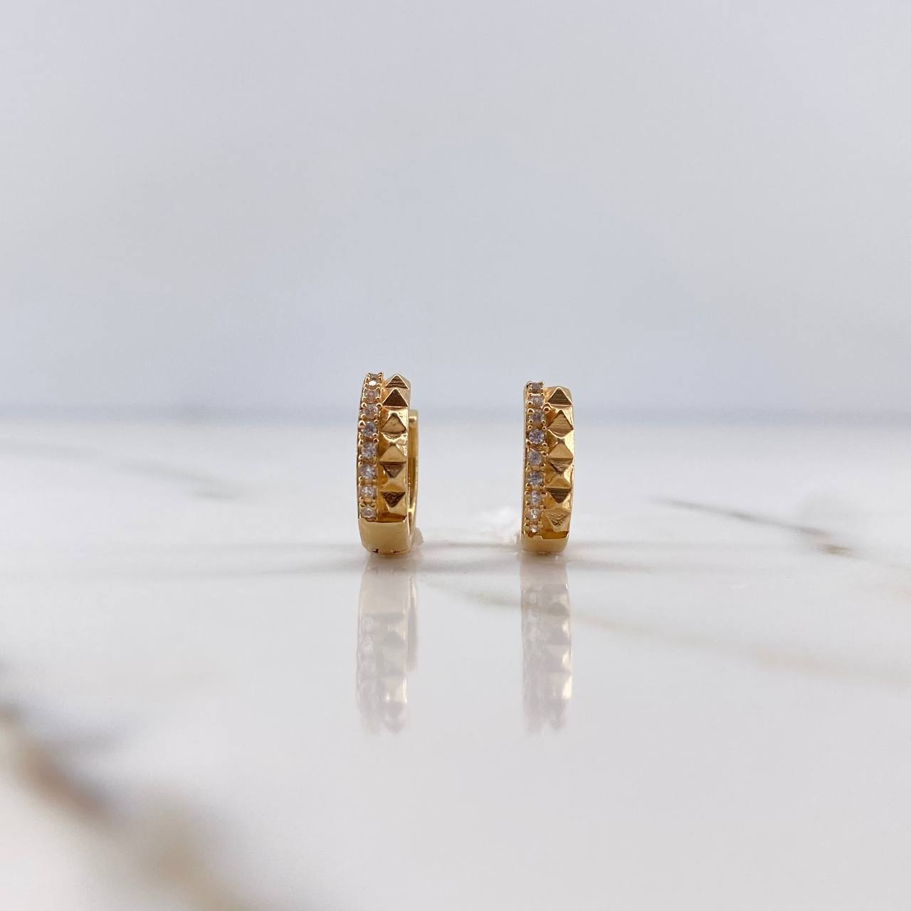 Candongas Gala 3.2gr / 1.2cm / Circones Blancos Oro Amarillo 18K $