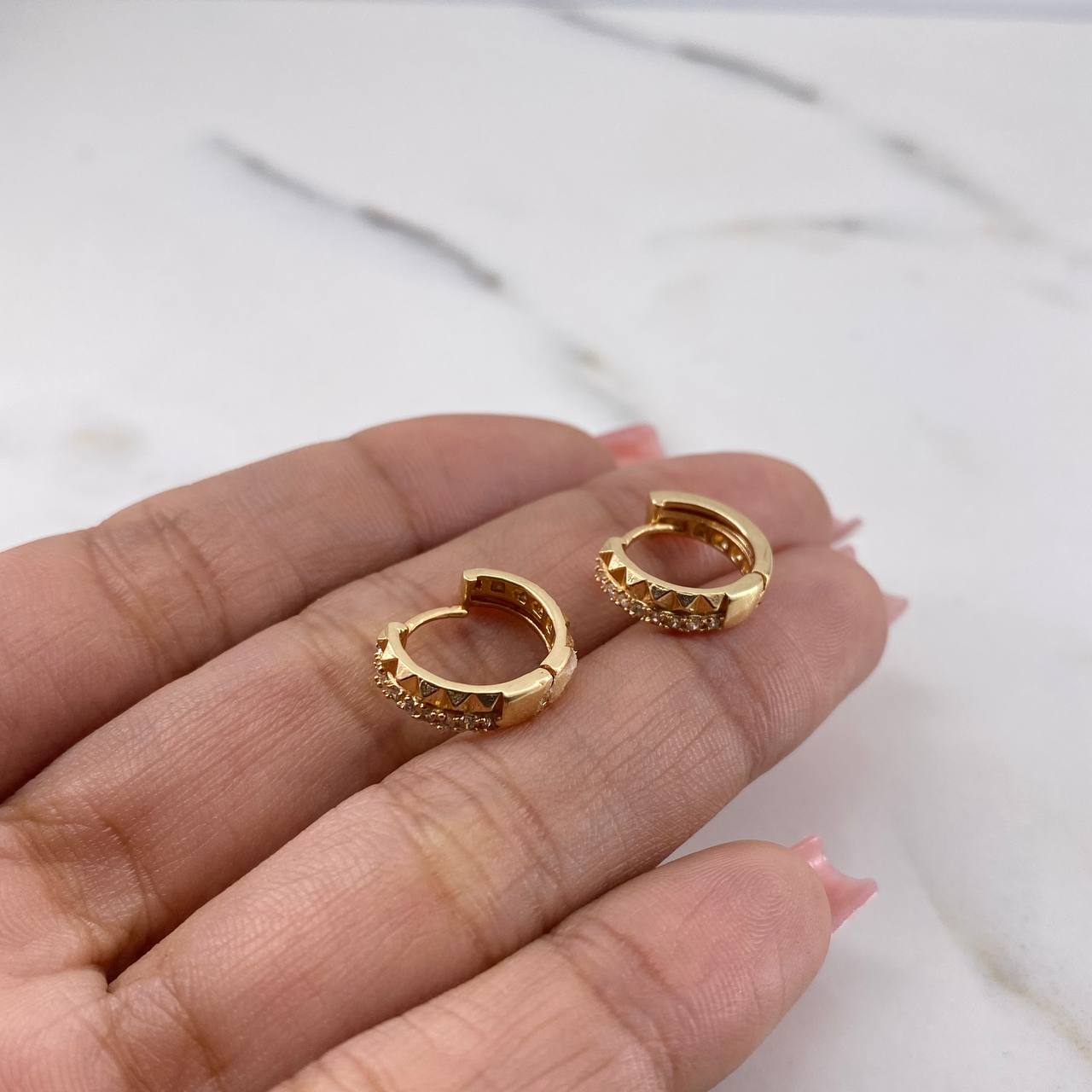 Candongas Gala 3.2gr / 1.2cm / Circones Blancos Oro Amarillo 18K $
