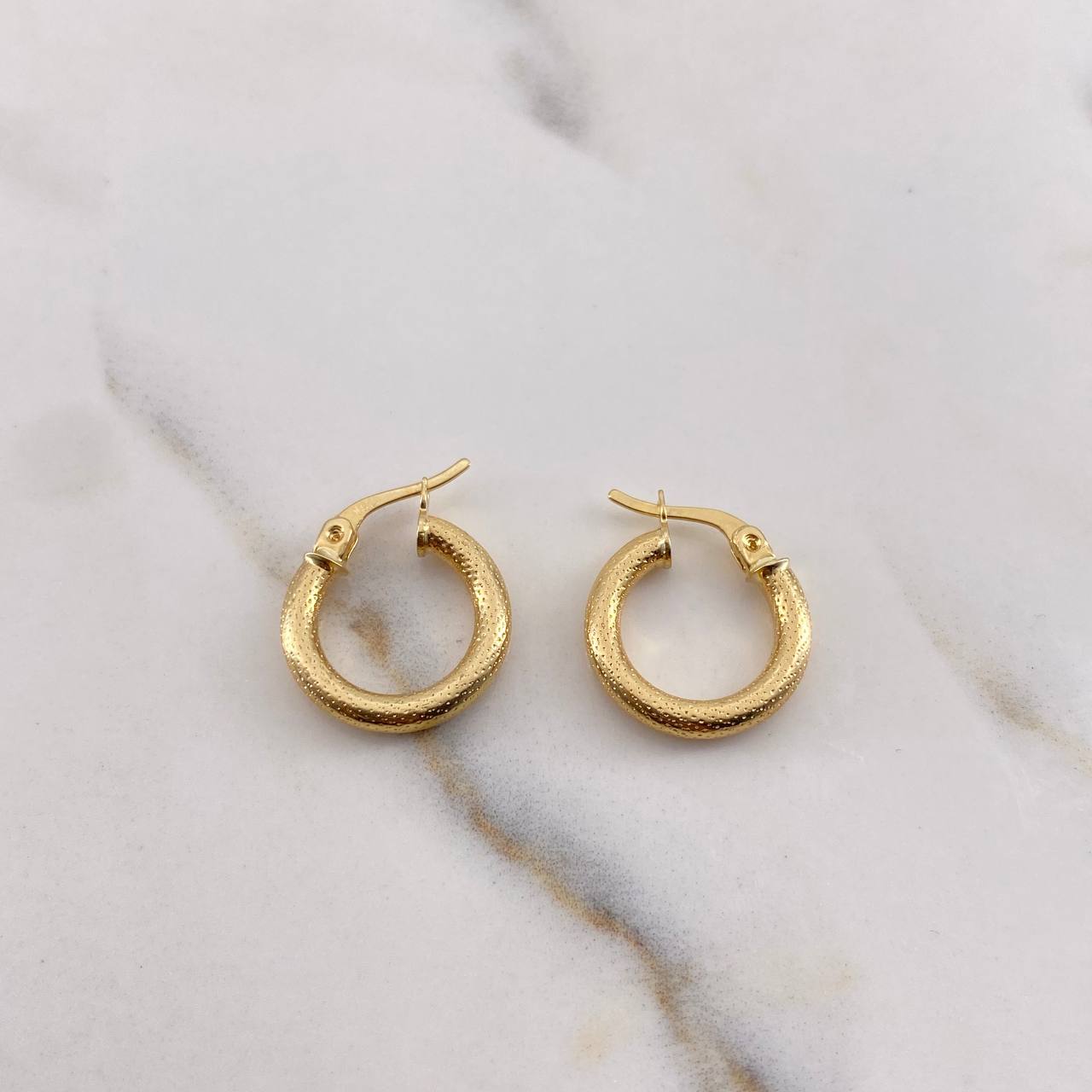 Candongas Jass 1.55gr / 1.6cm / Punteadas Oro Amarillo 18K $