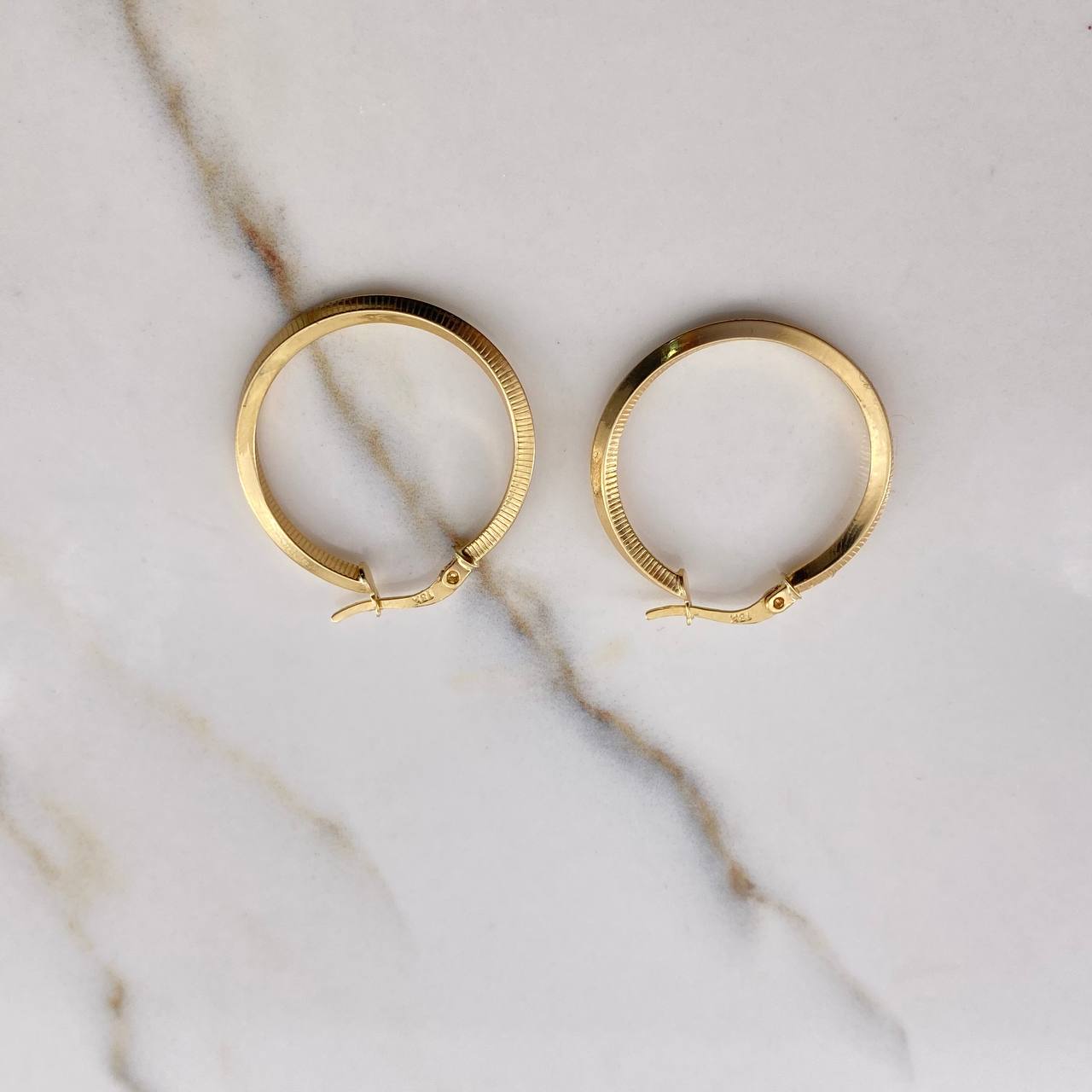 Candongas Clau 2.05gr / 3cm / Rayada Oro Amarillo 18K #