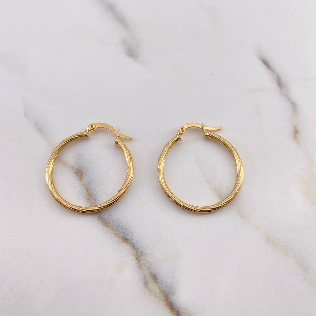 Candongas Juli 2.9gr / 2.8cm / Rayadas Oro Amarillo 18K $