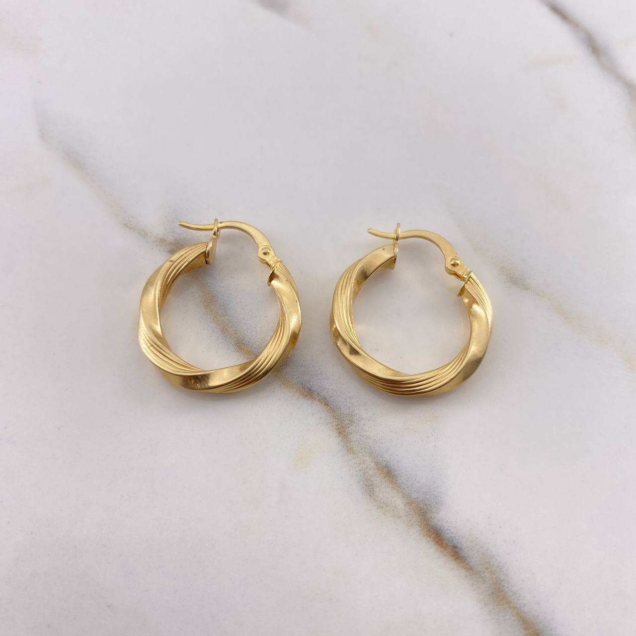 Candongas Mai 2.15gr / 2.2cm / Rayadas Oro Amarillo 18K #