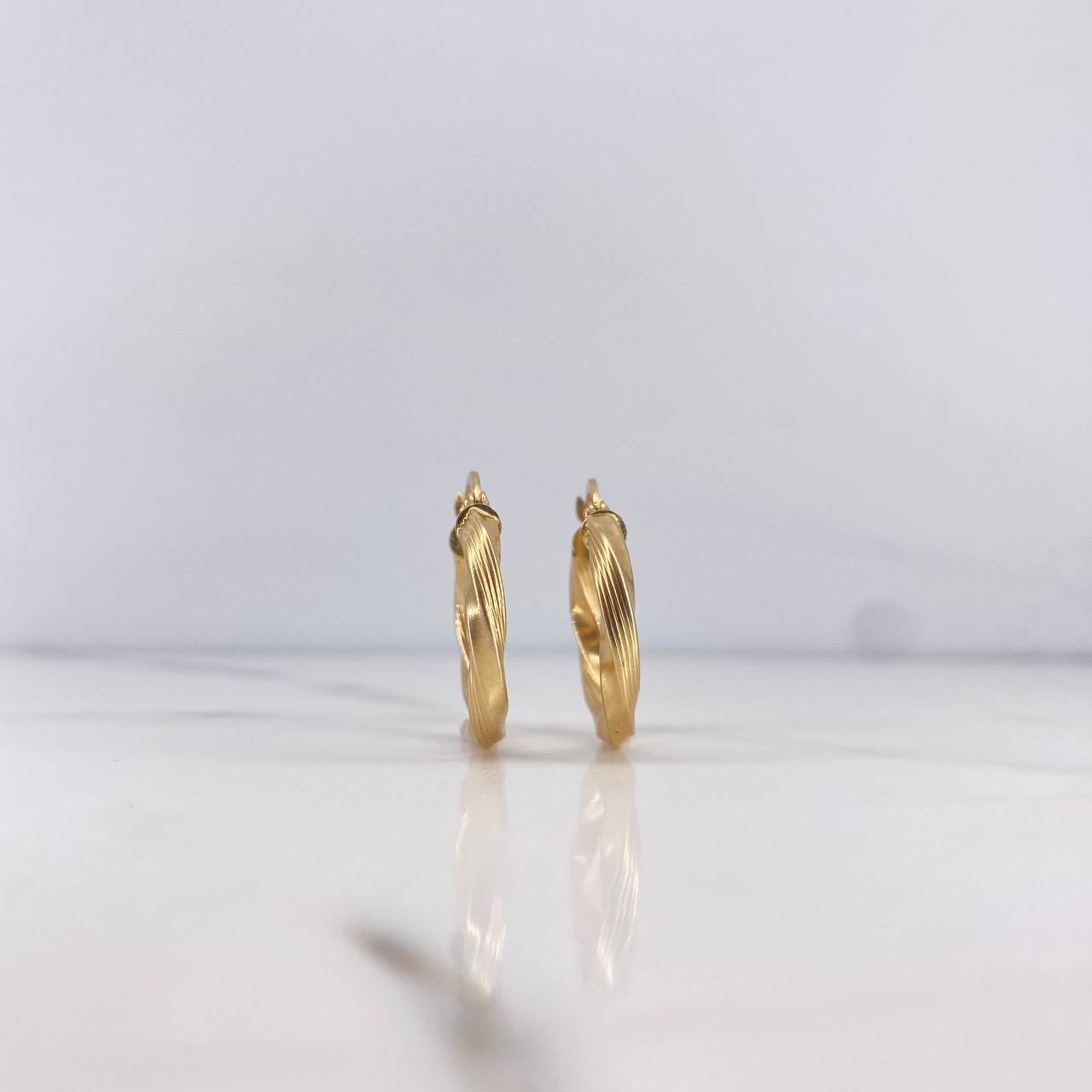 Candongas Mai 2.15gr / 2.2cm / Rayadas Oro Amarillo 18K #