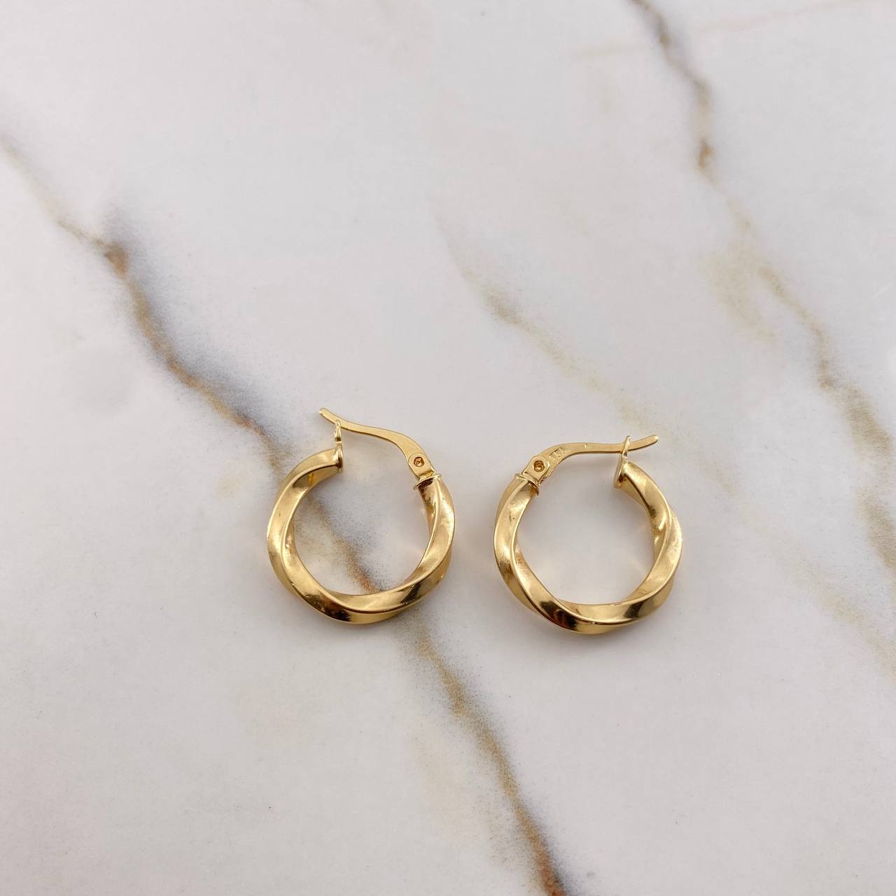 Candongas Kari 1.85gr / 1.9cm / Entorchadas Oro Amarillo 18K #