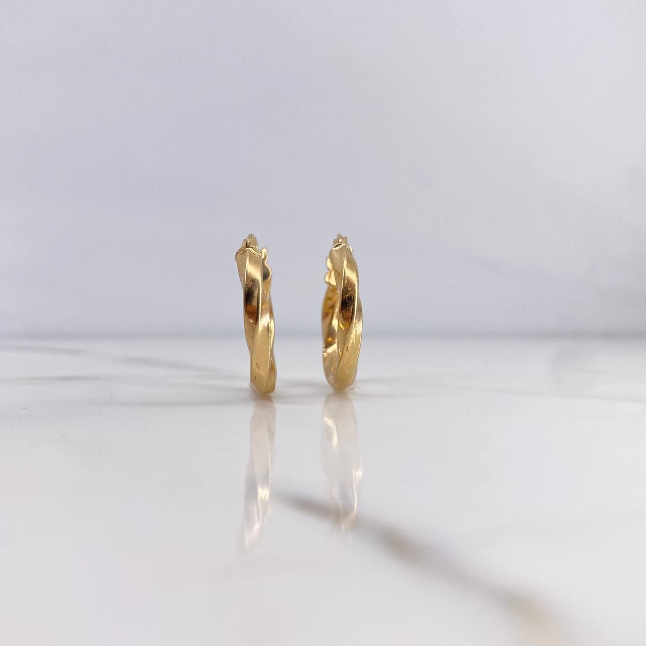 Candongas Kari 1.85gr / 1.9cm / Entorchadas Oro Amarillo 18K #