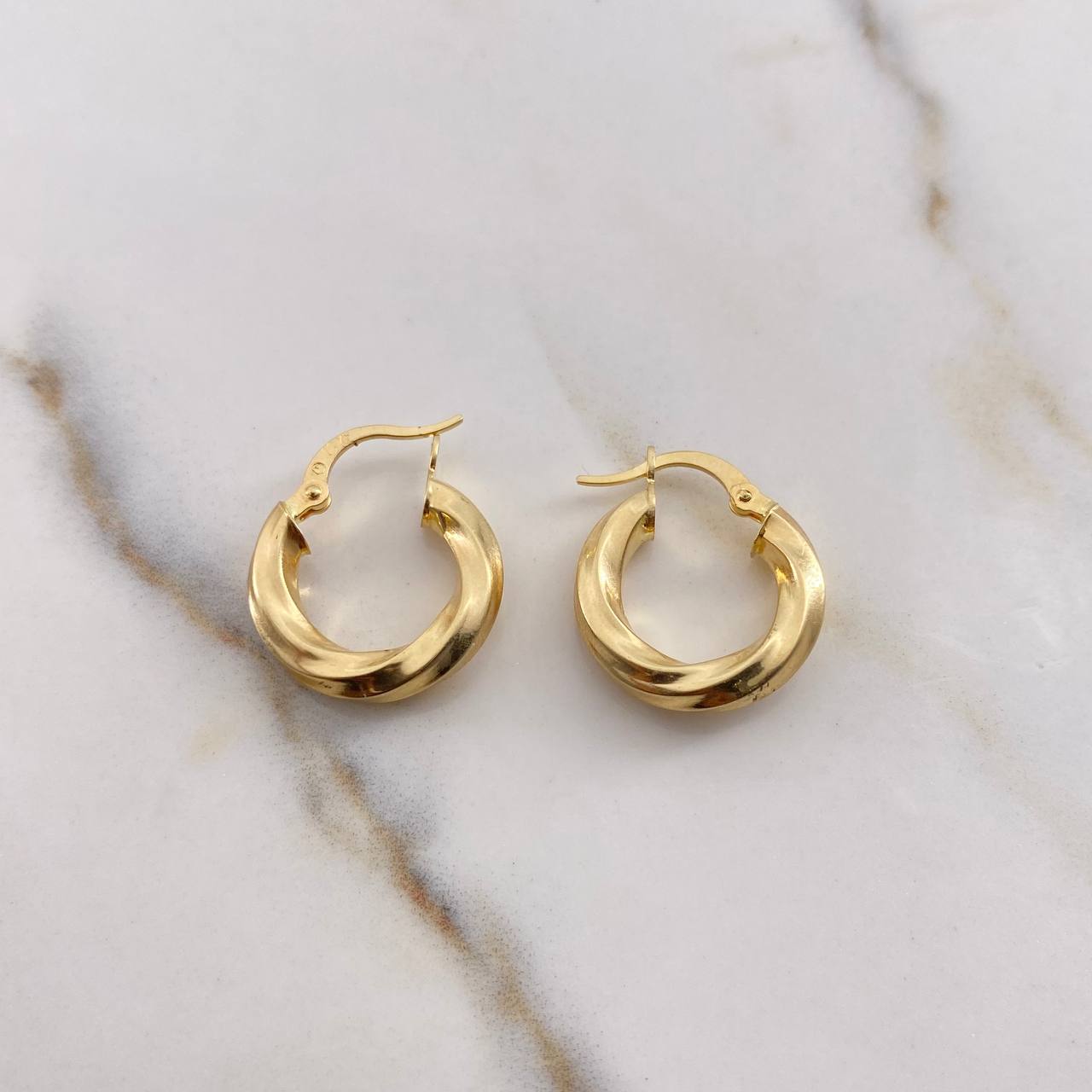 Candongas Kari 2.3gr / 1.9cm / Oro Amarillo 18K $