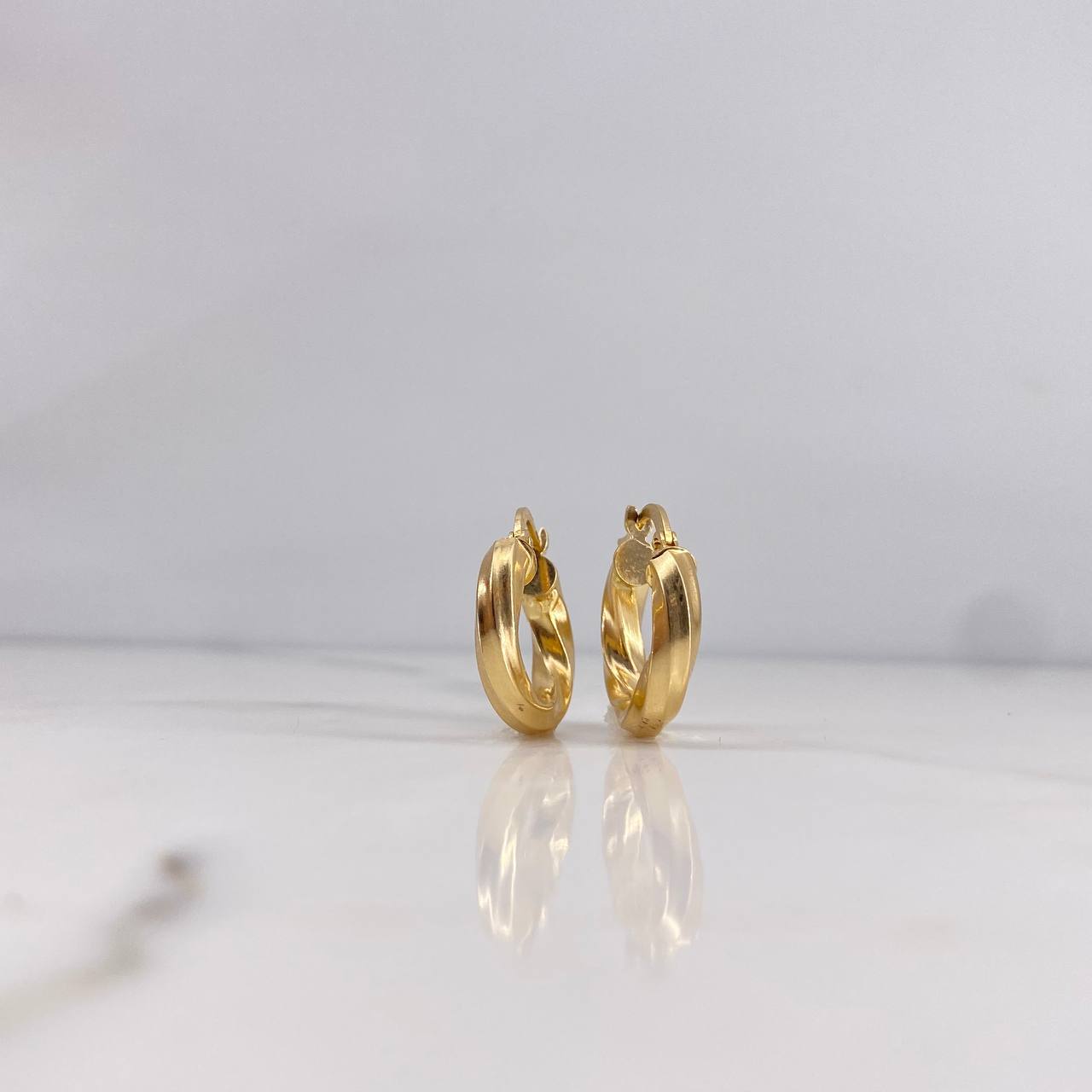 Candongas Kari 2.3gr / 1.9cm / Oro Amarillo 18K $