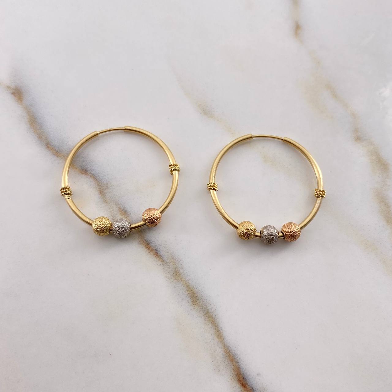 Candongas Aro 1.95gr / 2.5cm / Bolas Dimantadas Tres Oros Oro Amarillo 18K #