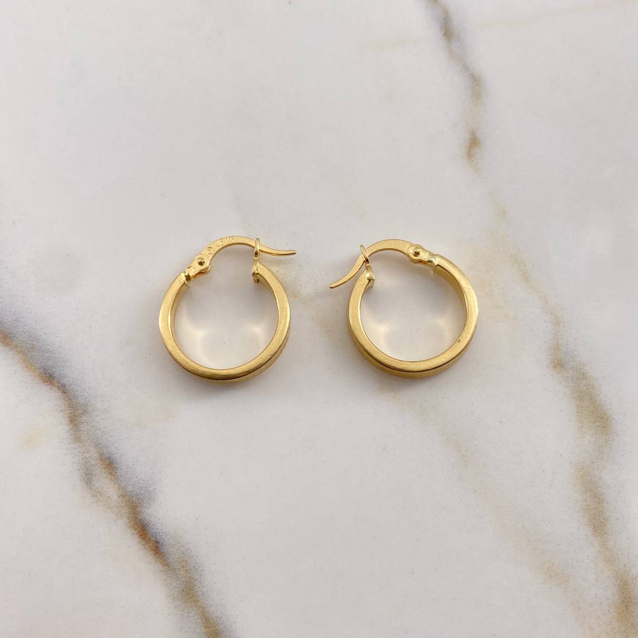 Candongas Diani 1.65gr / 1.9cm / Rayadas Oro Amarillo 18K #