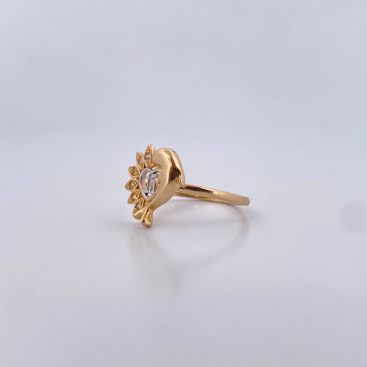 Anillo Flor Delfin 15's 2.5gr / T7 1/4 / Circones Blancos Dos Oros Amarillo Blanco 18K $