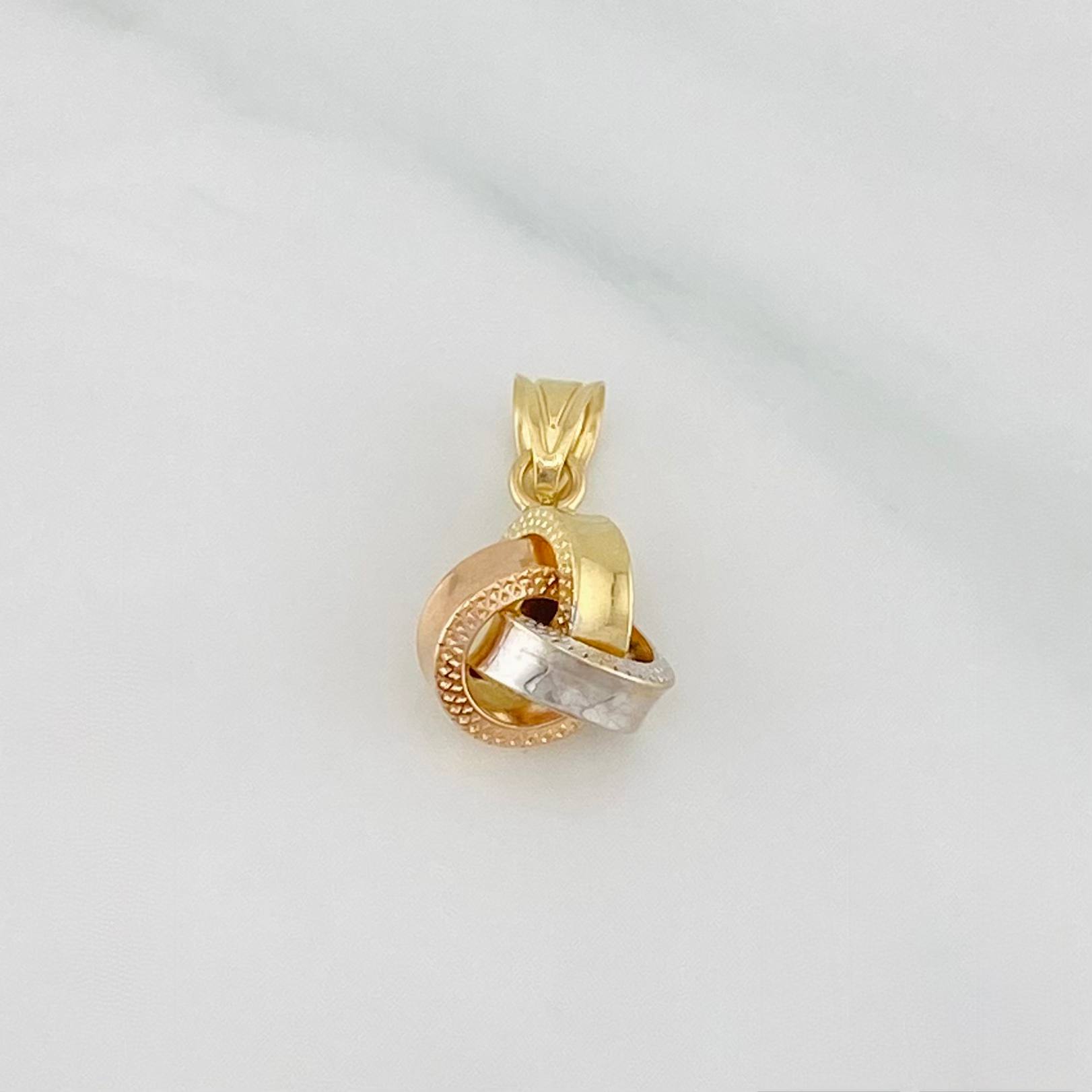 Dije Nudo 0.55g / 1.5cm Tres Oros 18K