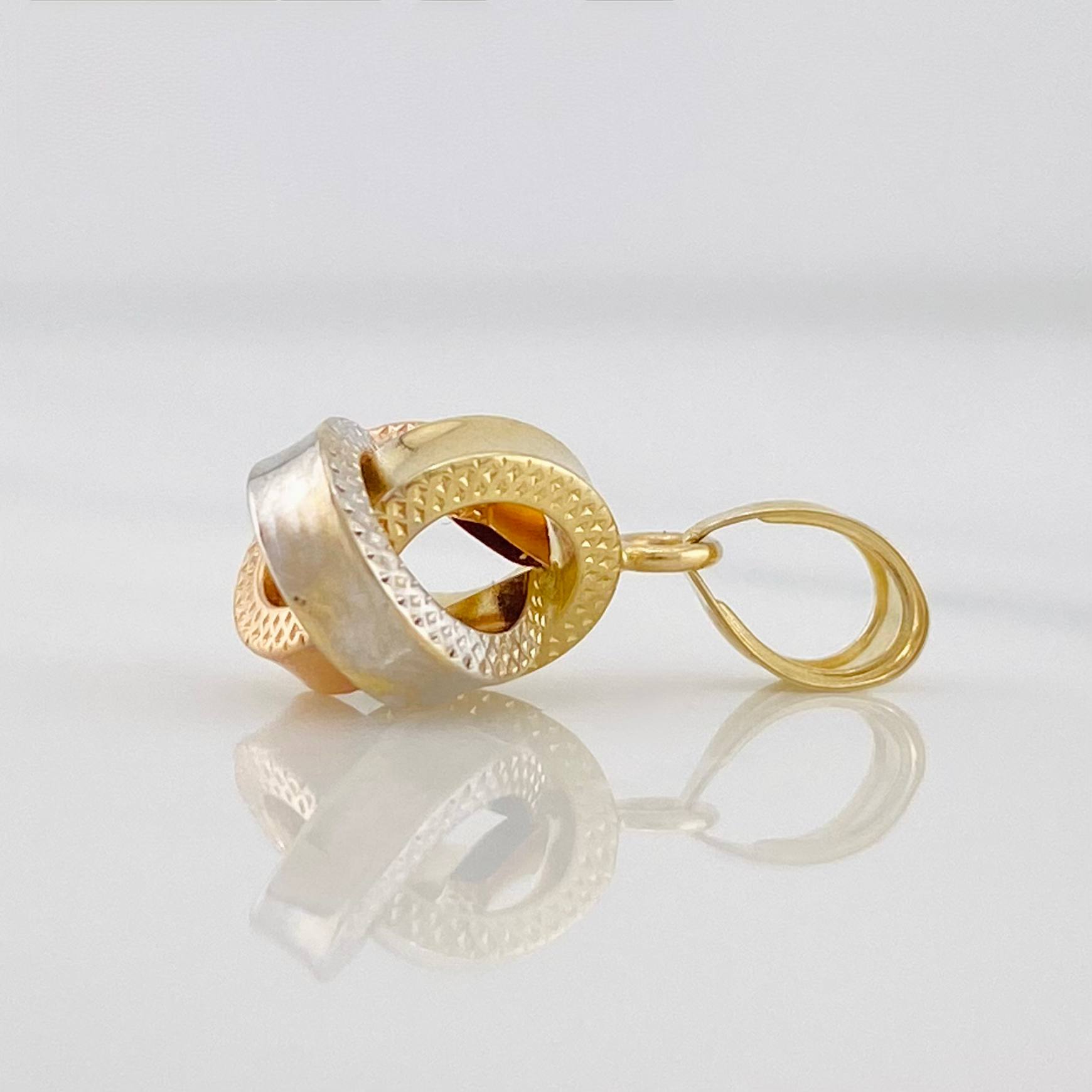 Dije Nudo 0.55g / 1.5cm Tres Oros 18K