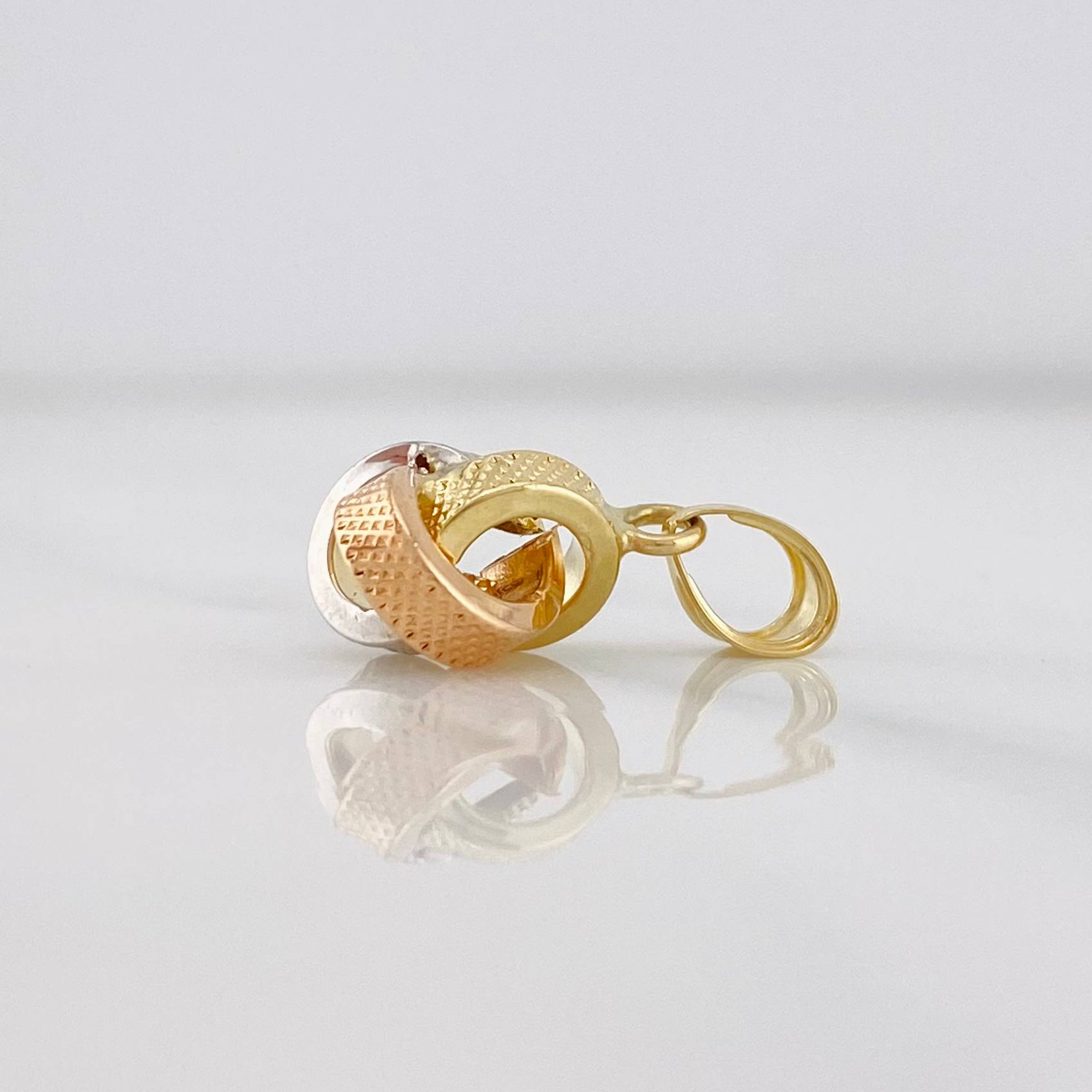 Dije Nudo 0.55g / 1.5cm Tres Oros 18K