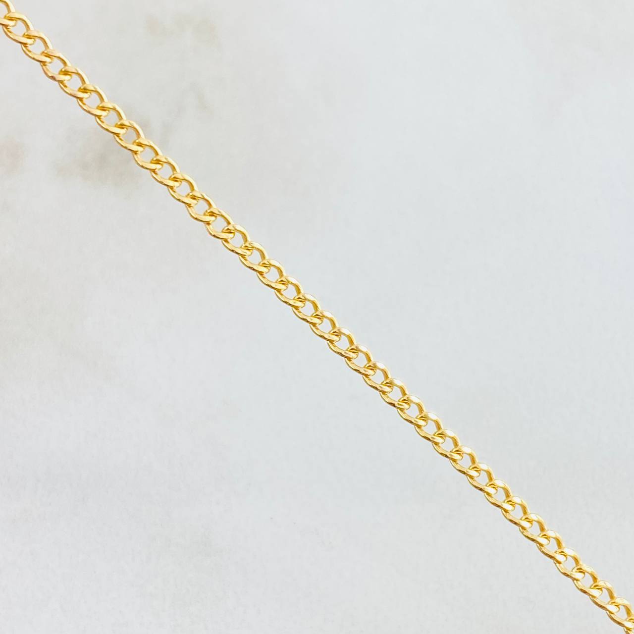 Cadena Cubana 2.75gr / 45cm / 2.4mm Oro Amarillo +1 18K