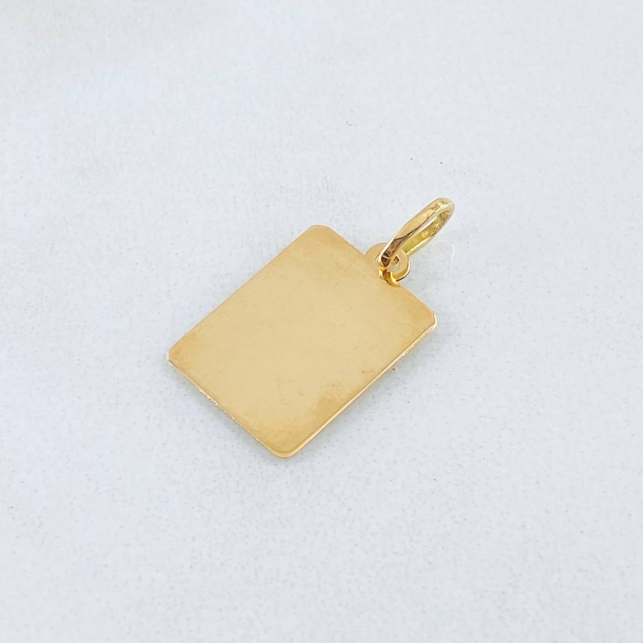 Dije Placa 0.6gr / 1.8cm / Oro Amarillo 18K ©