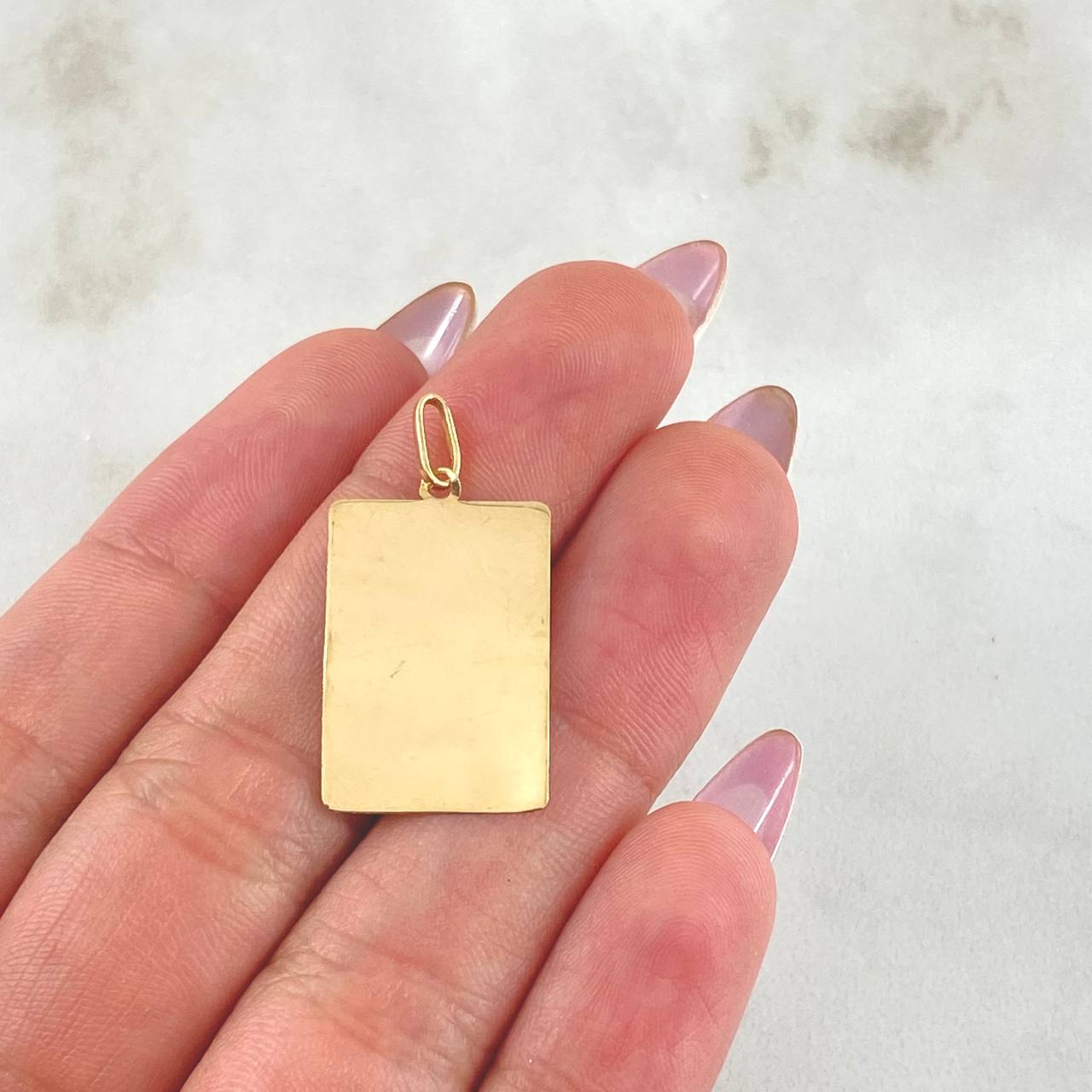 Dije Placa 0.85gr / 2.9cm / Oro Amarillo 18K ©
